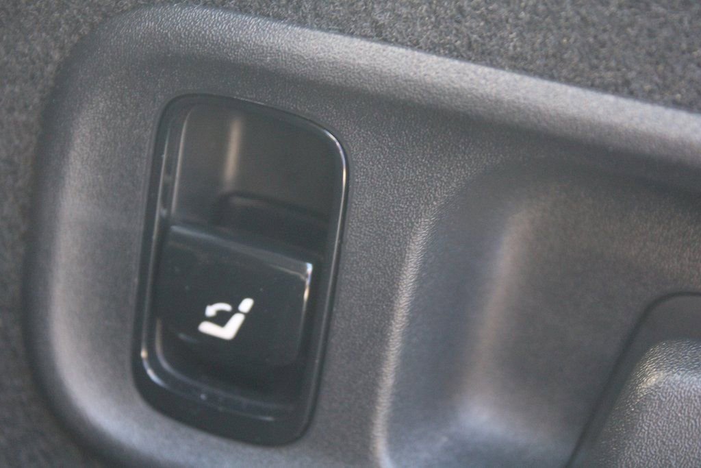 Used 2024 Mercedes-Benz C 300 Sedan image 11