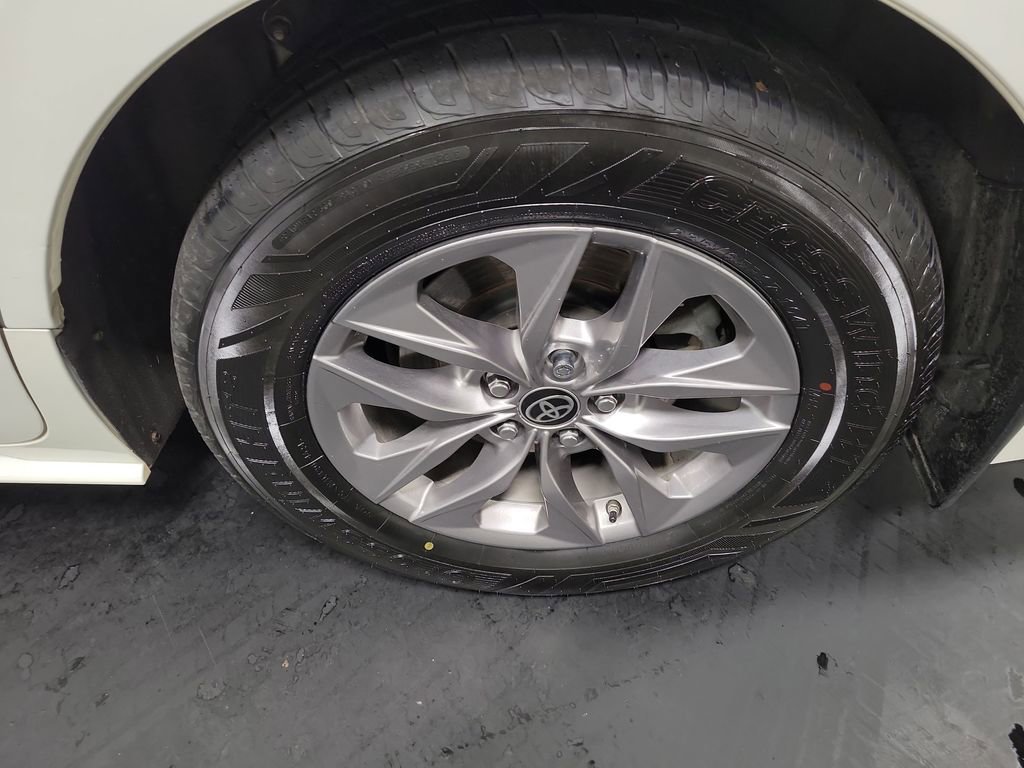 Used 2021 Toyota Sienna XLE image 10