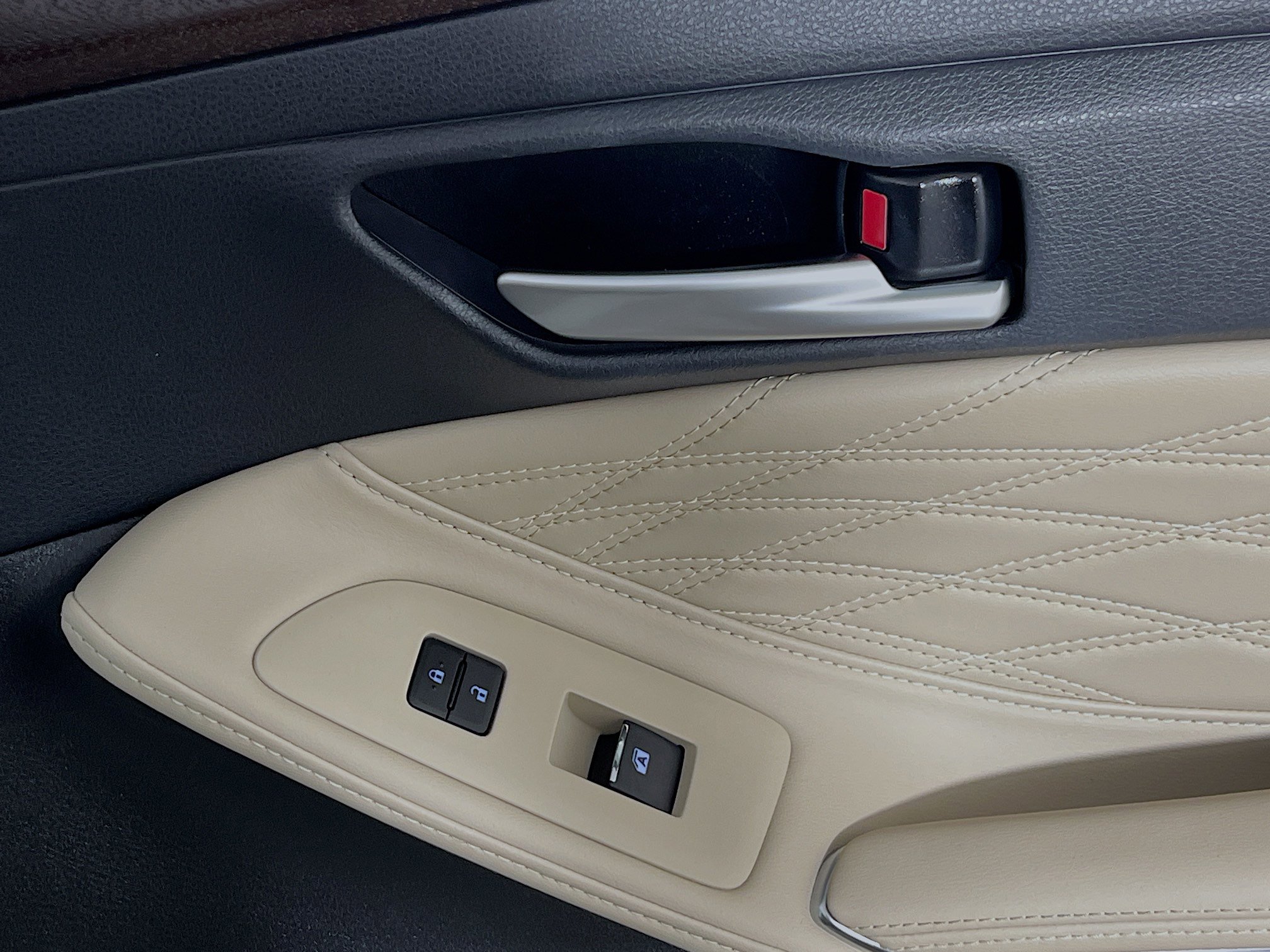 Used 2019 Toyota Avalon Limited image 32