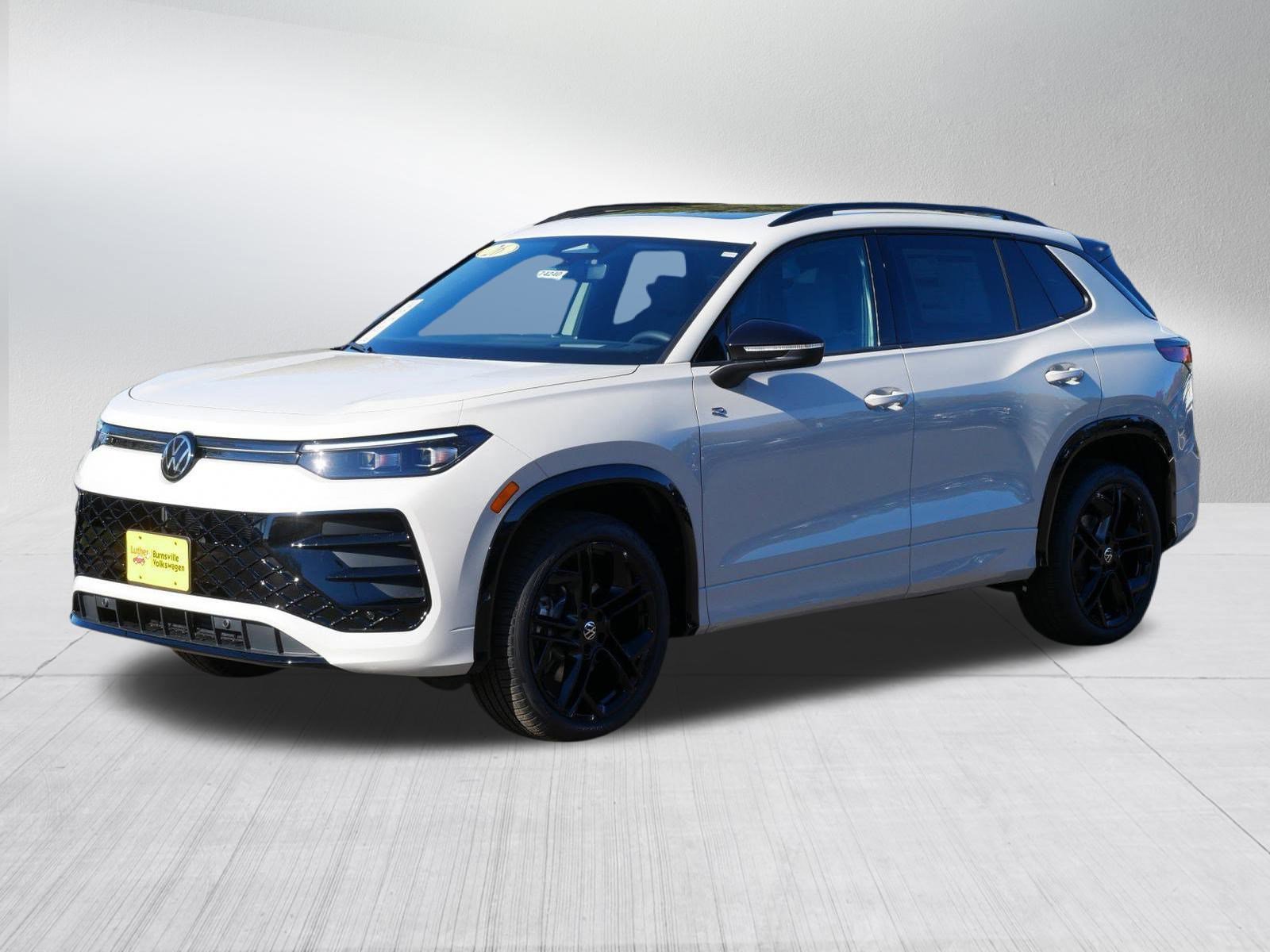 New 2026 Volkswagen Tiguan SE R-Line image 2