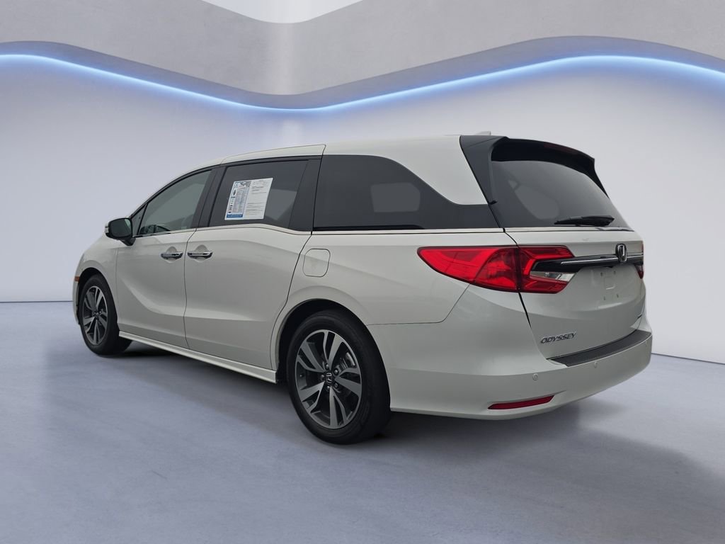 Certified 2024 Honda Odyssey Touring image 3