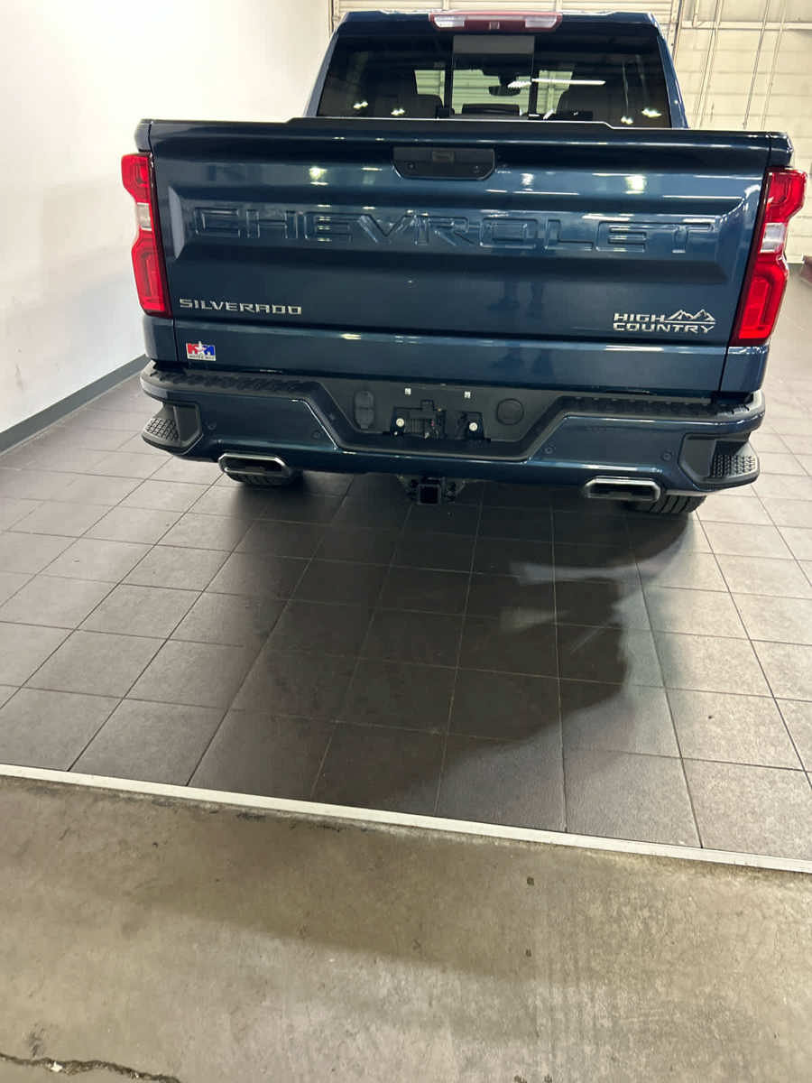 Used 2019 Chevrolet Silverado 1500 High Country w/ Technology Package AWD/4WD image 7