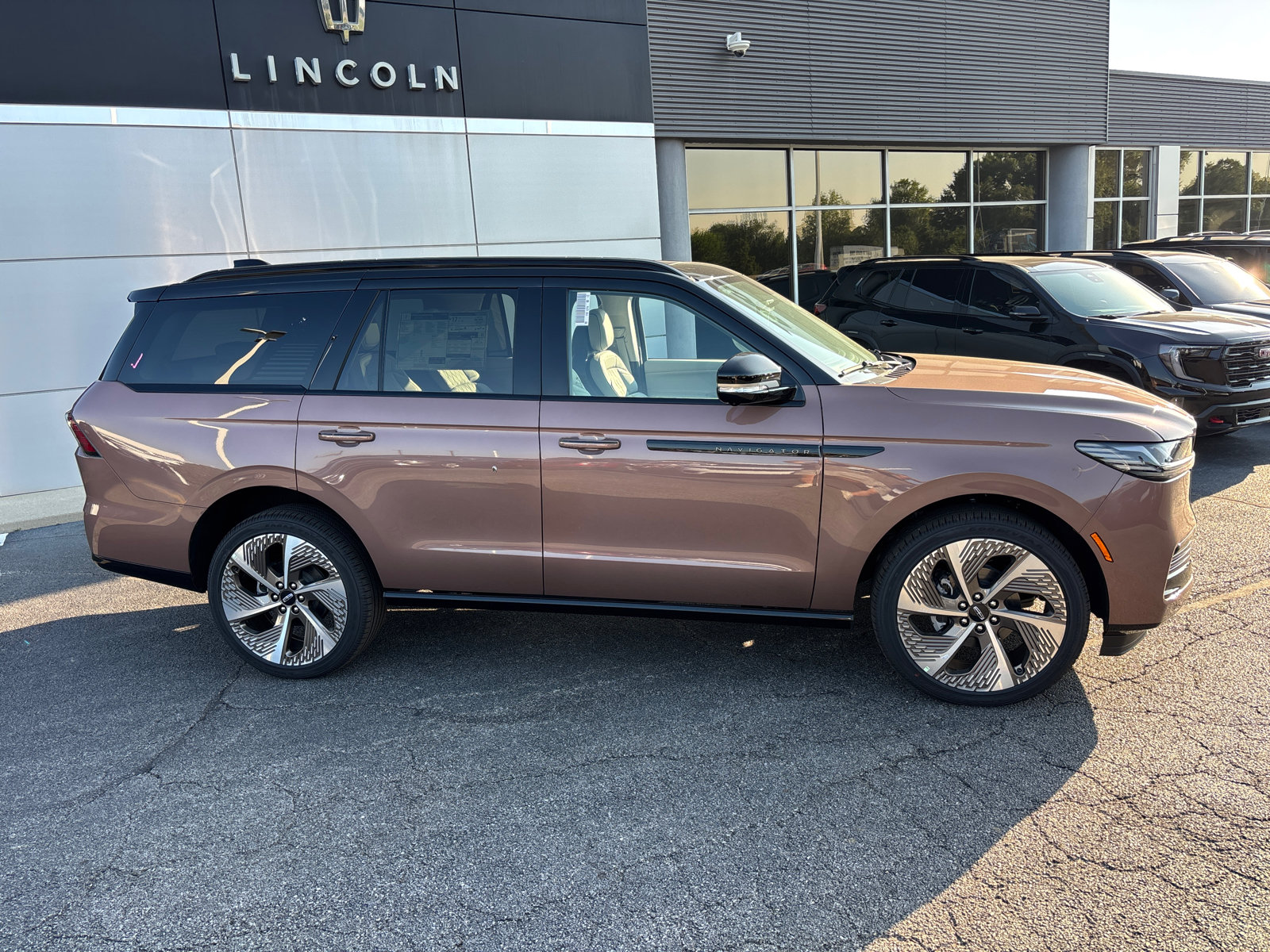 New 2026 Lincoln Navigator Black Label w/ Black Label Special Edition AWD/4WD image 8