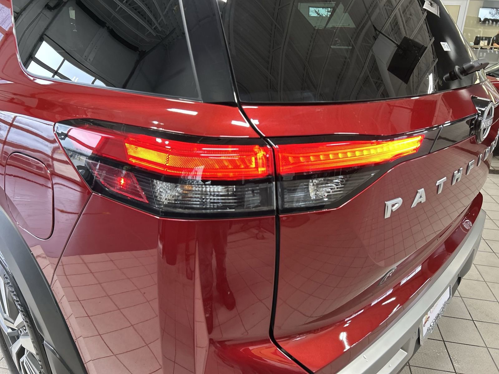 Certified 2024 Nissan Pathfinder SL AWD/4WD image 38