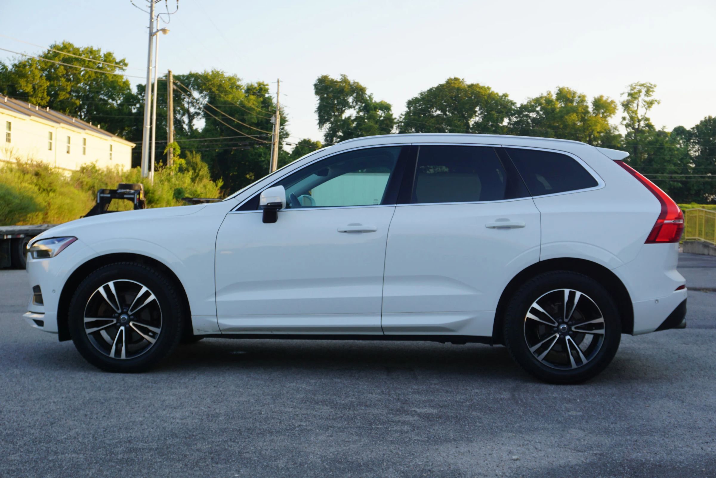 Used 2019 Volvo XC60 T5 Momentum w/ Multimedia Package image 8