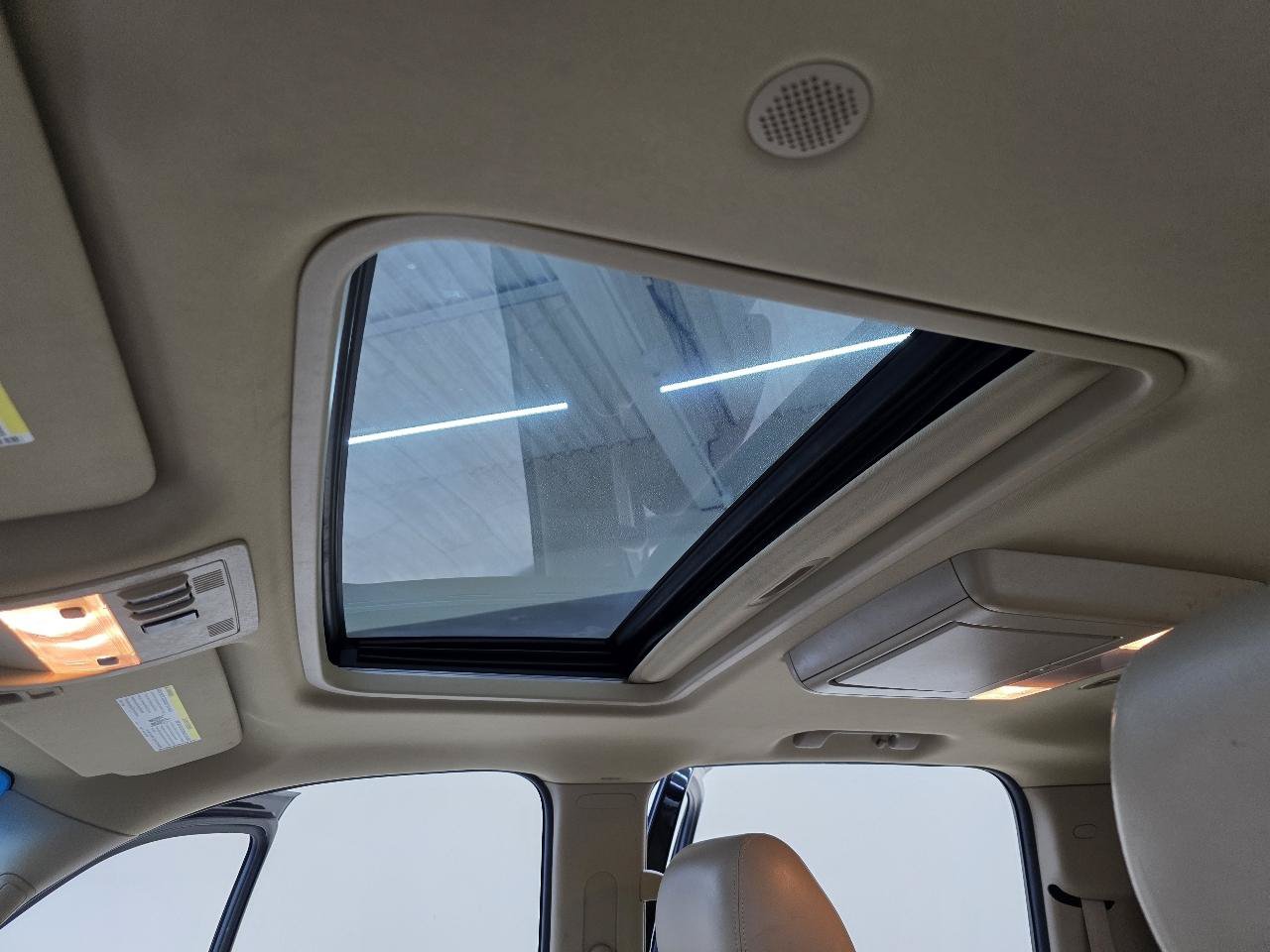 Used 2013 Chevrolet Suburban LT RWD image 36