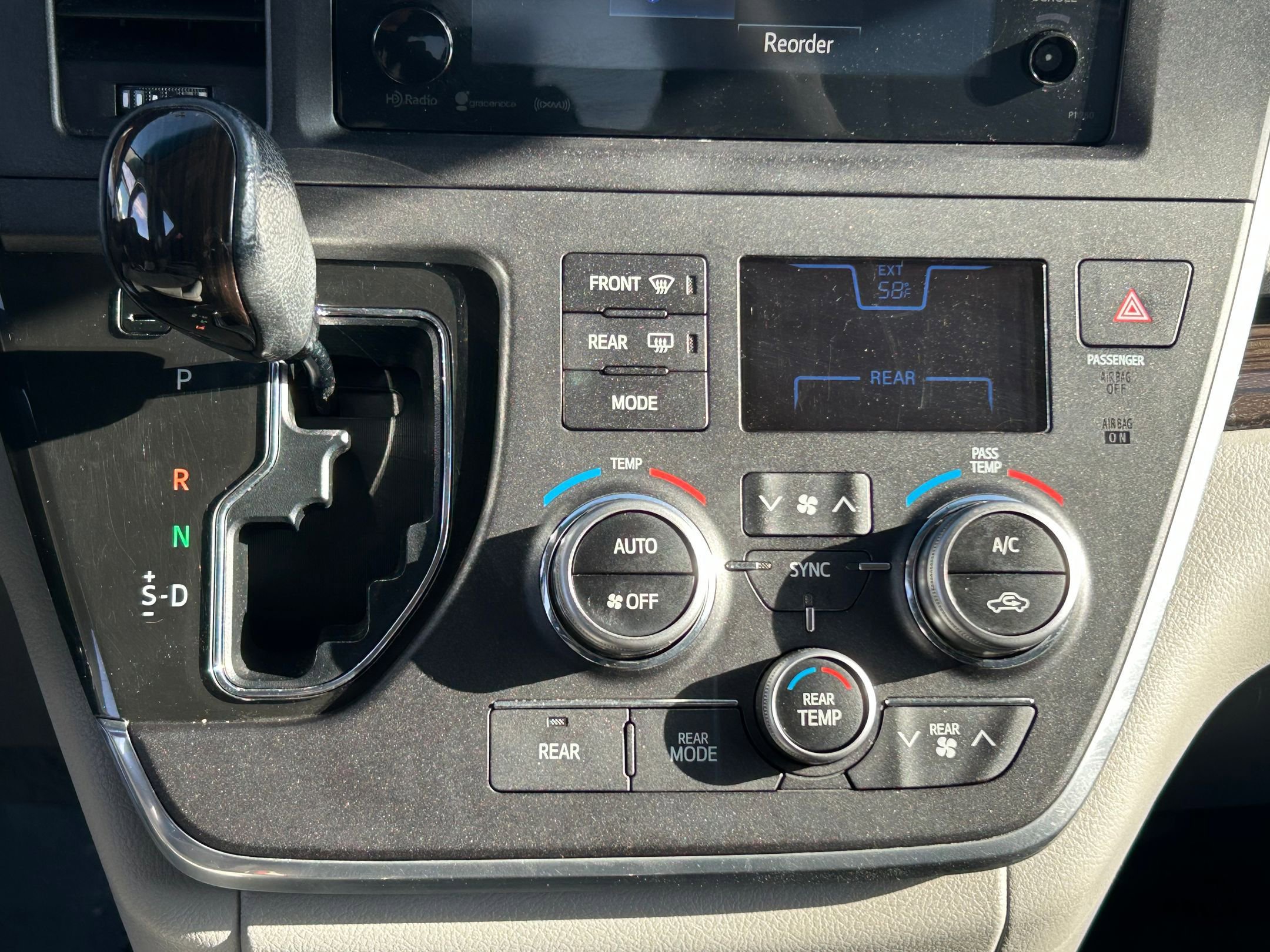 Used 2016 Toyota Sienna XLE FWD image 22