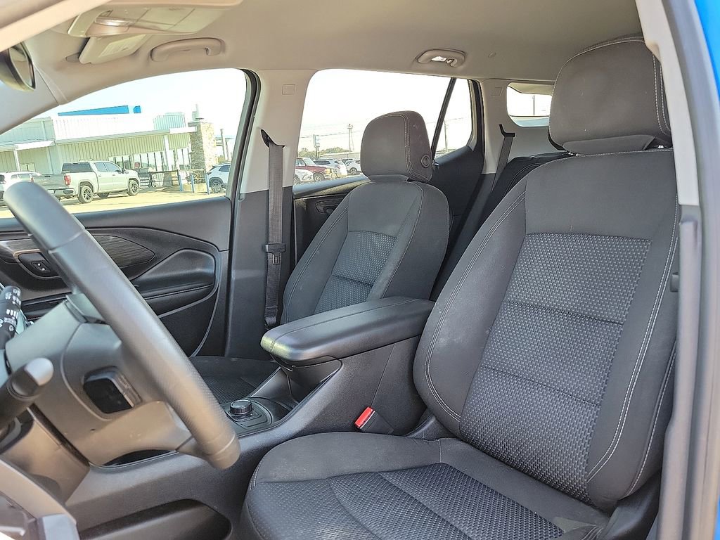 Used 2024 GMC Terrain SLE w/ Elevation Edition image 11
