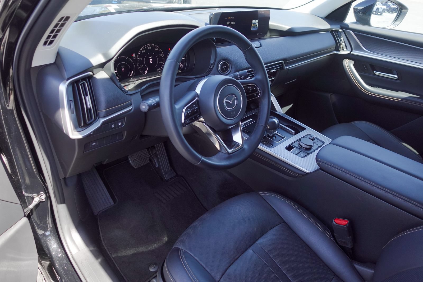 Used 2024 MAZDA CX-90 Plug-In Hybrid w/ Preferred AWD/4WD image 11