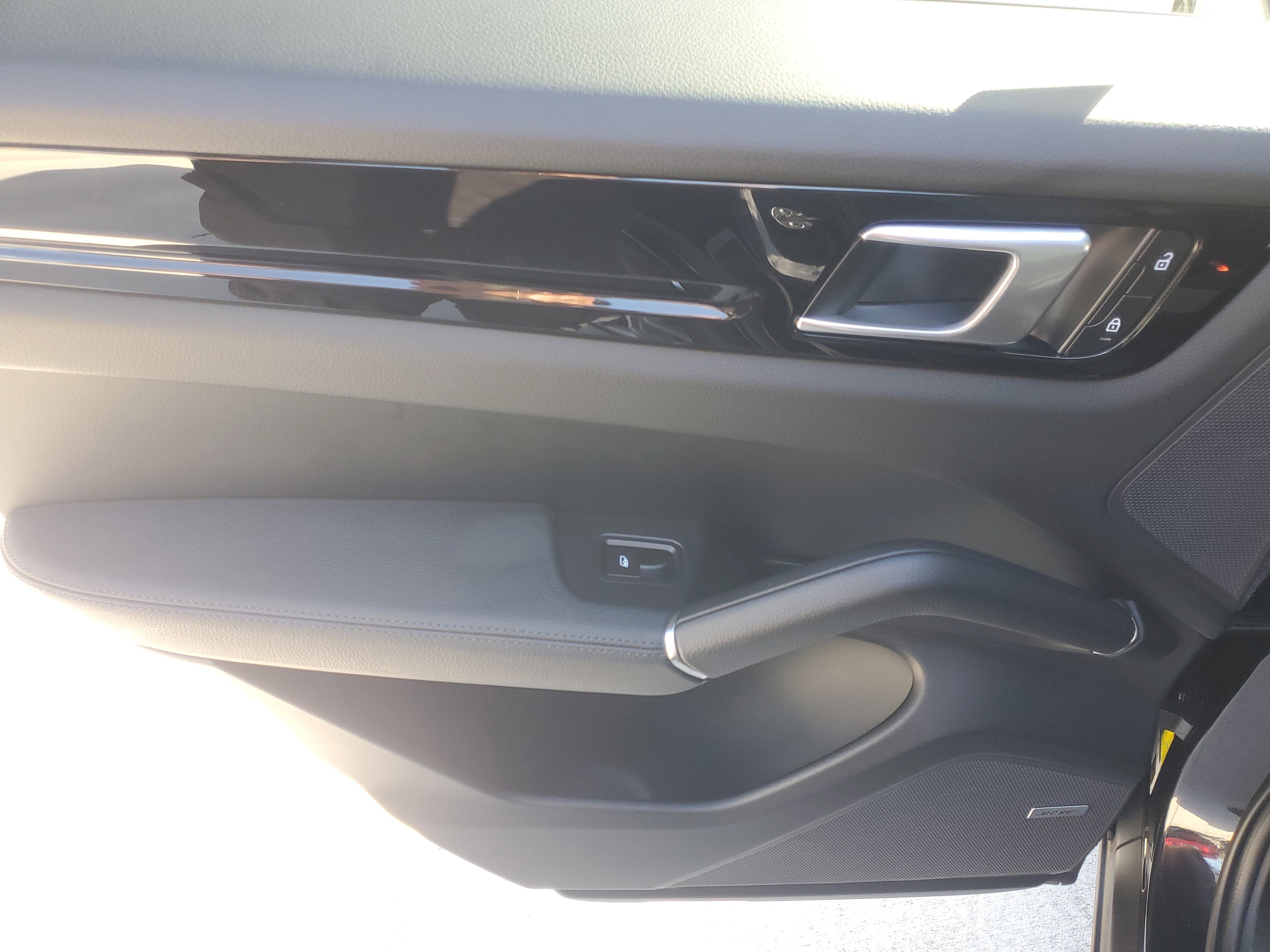 Used 2022 Porsche Cayenne S image 18