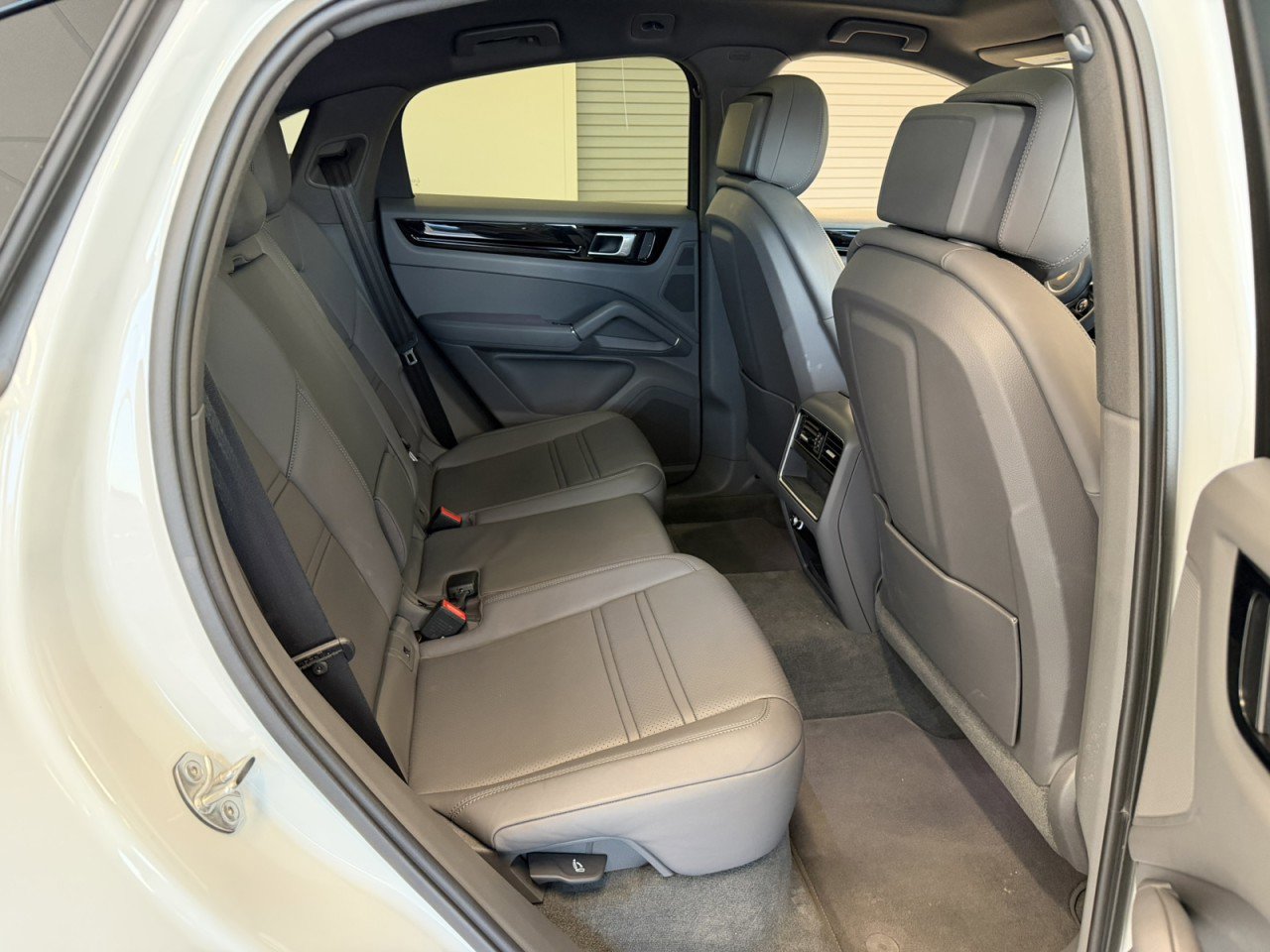 Used 2023 Porsche Cayenne Platinum Edition AWD/4WD image 45
