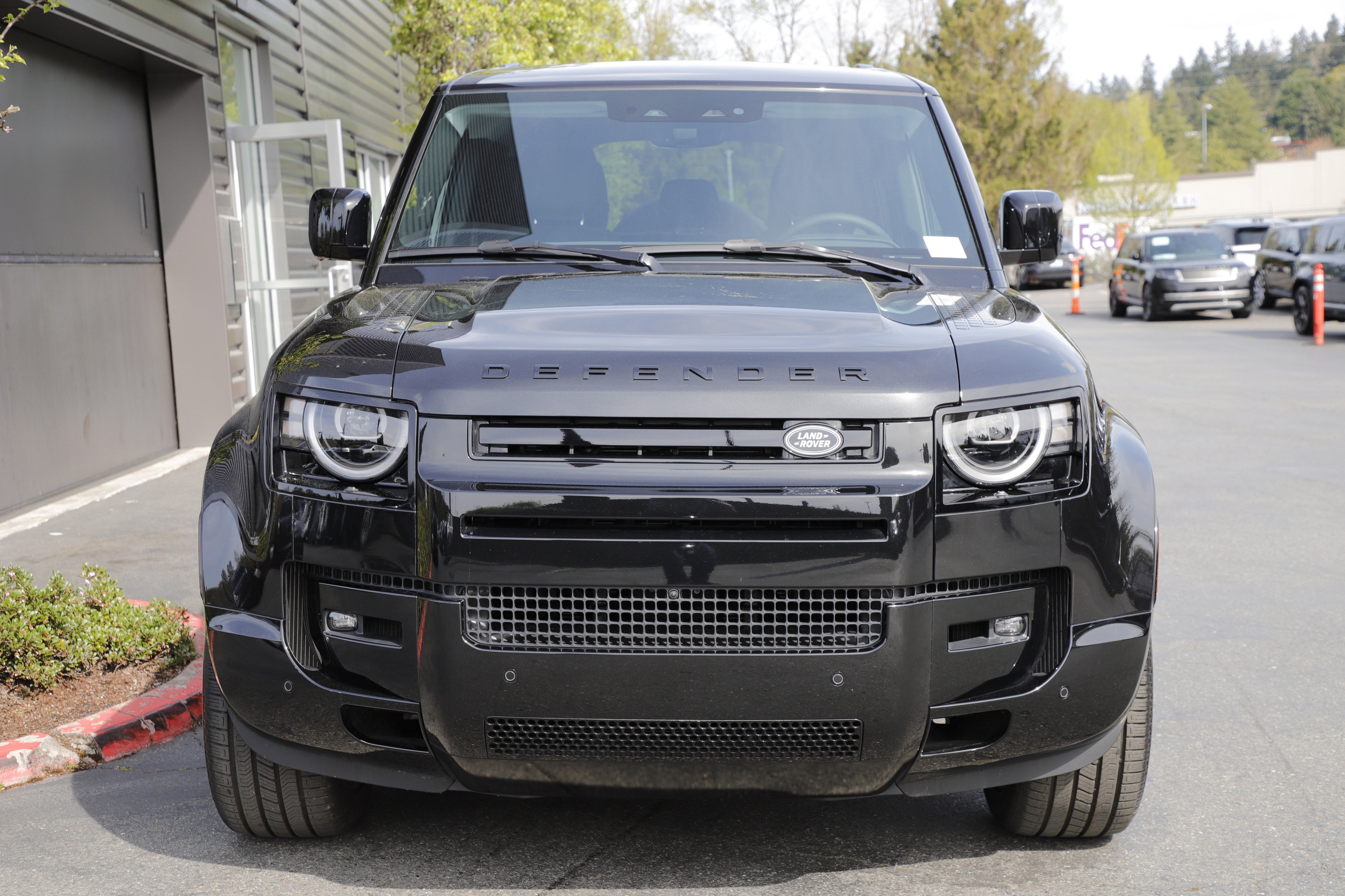 New 2026 Land Rover Defender 110 X-Dynamic SE image 4