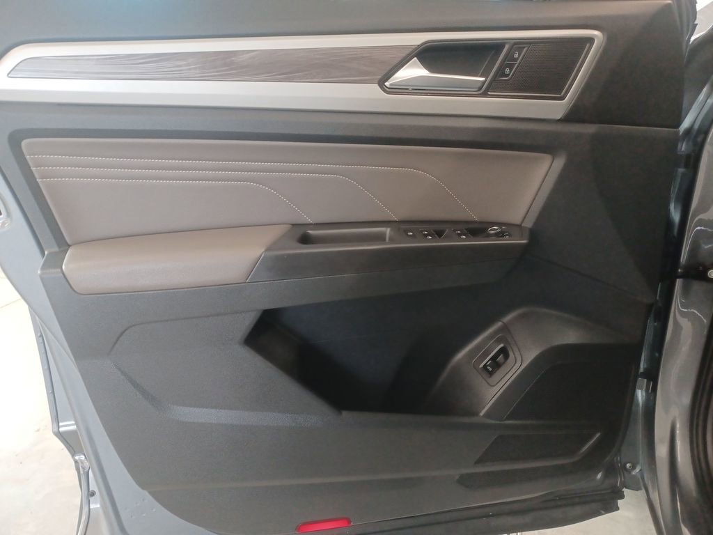 Used 2022 Volkswagen Atlas Cross Sport SE w/ Black Wheel Package image 11