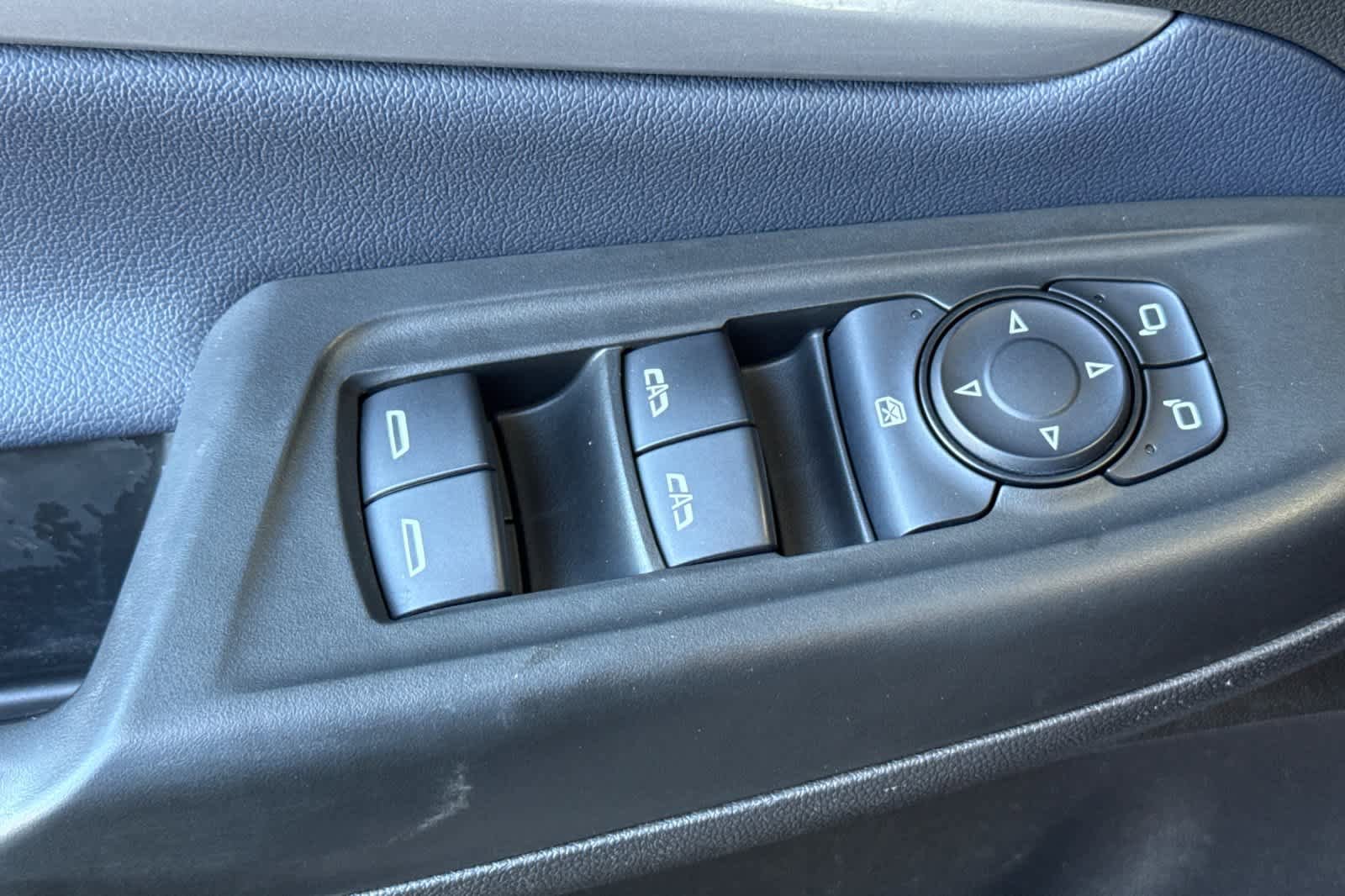 Used 2022 Chevrolet Bolt EUV Premier w/ Sun & Sound Package FWD image 15