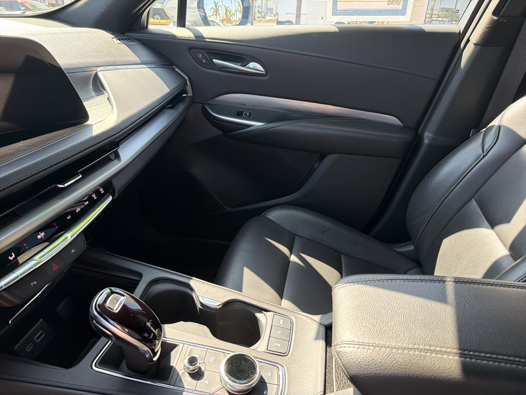 Used 2025 Cadillac XT4 Premium Luxury FWD image 11