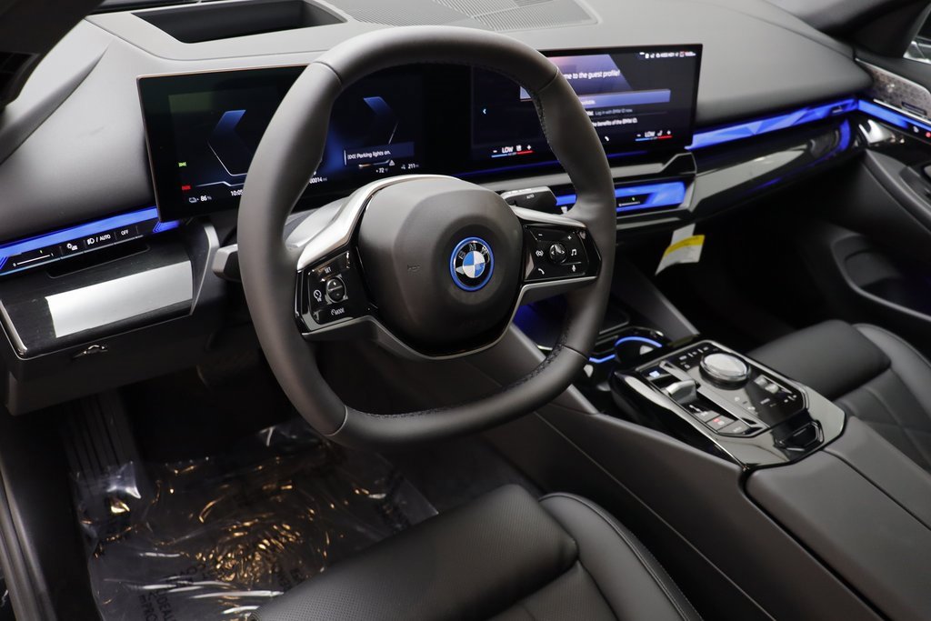 New 2025 BMW i5 xDrive40 w/ Premium Package image 8