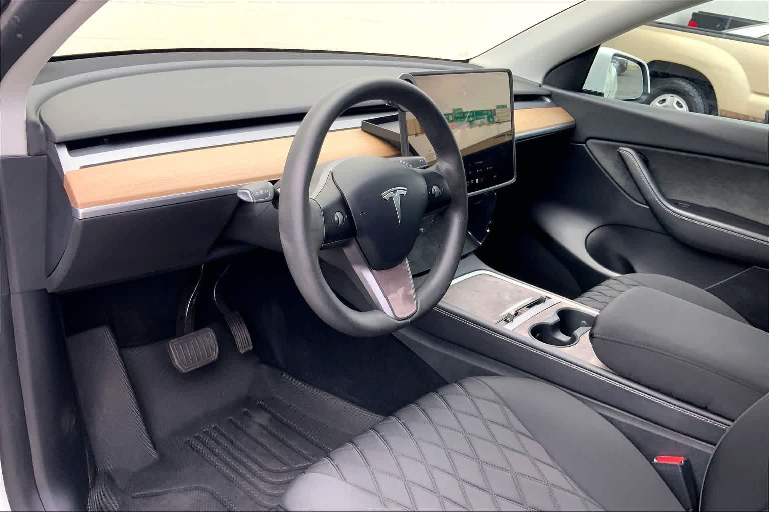 Used 2022 Tesla Model Y Long Range AWD/4WD image 2