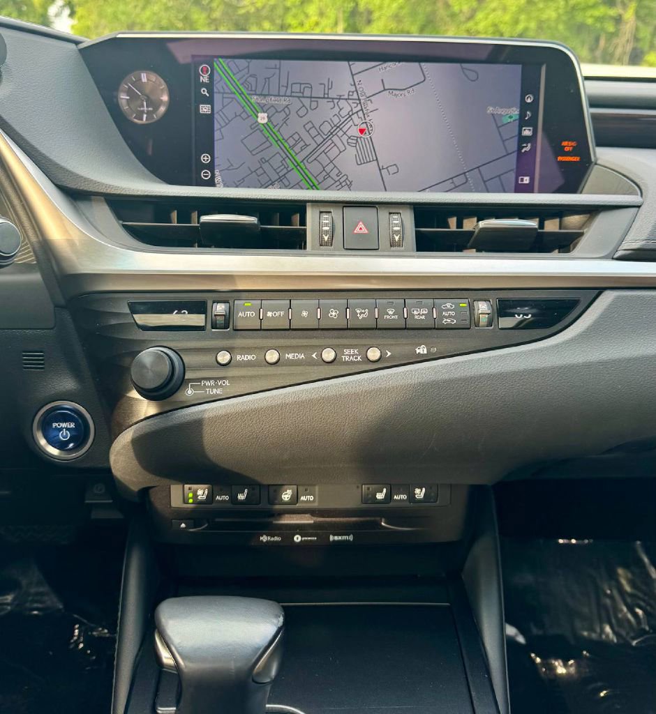 Used 2020 Lexus ES 300h w/ Premium Package image 16