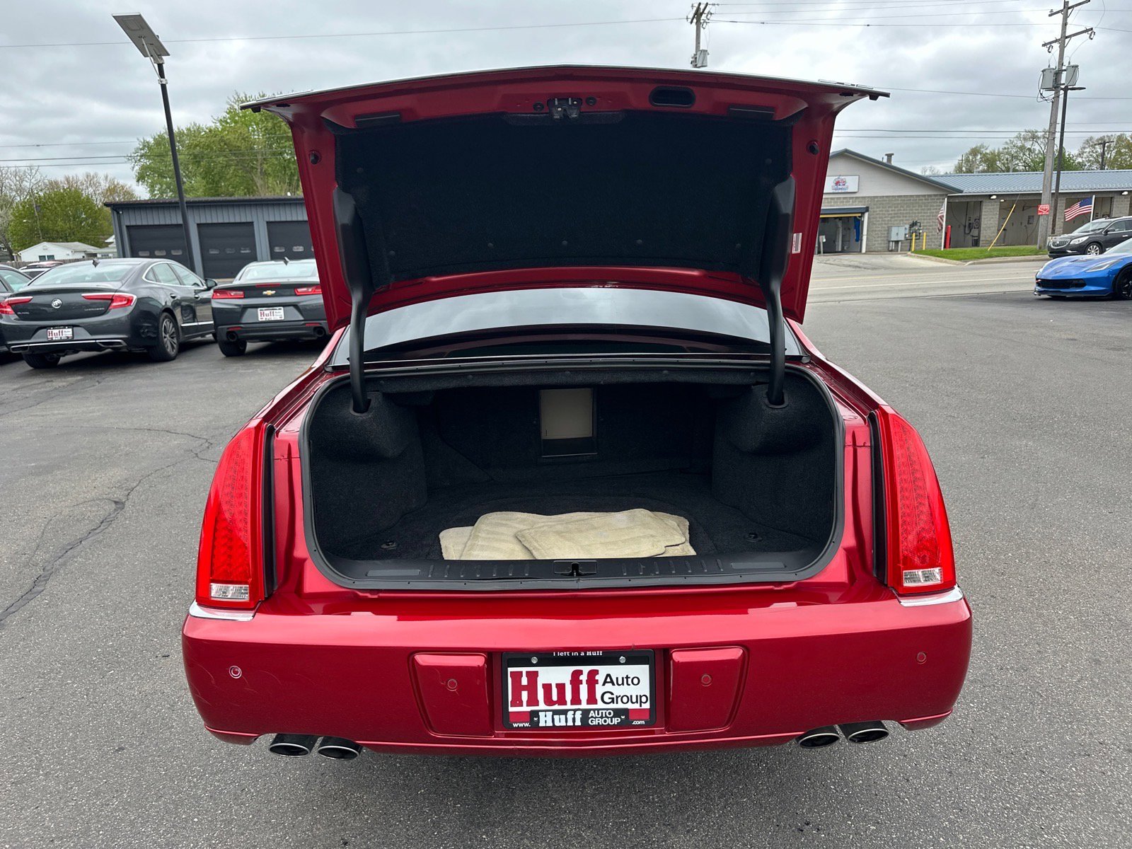 Used 2009 Cadillac DTS w/ Sun And Sound Package FWD image 11