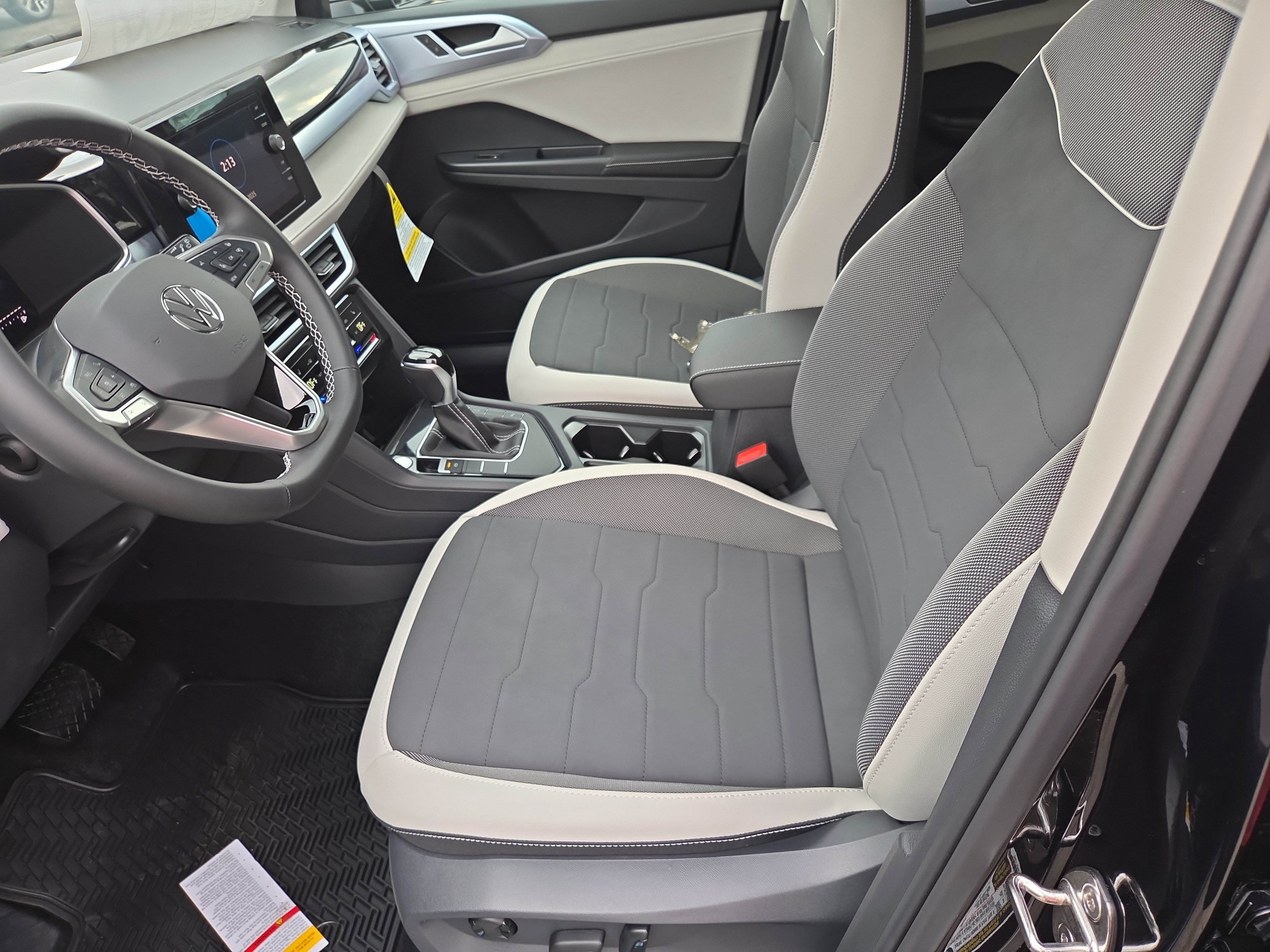 New 2026 Volkswagen Taos SE image 4