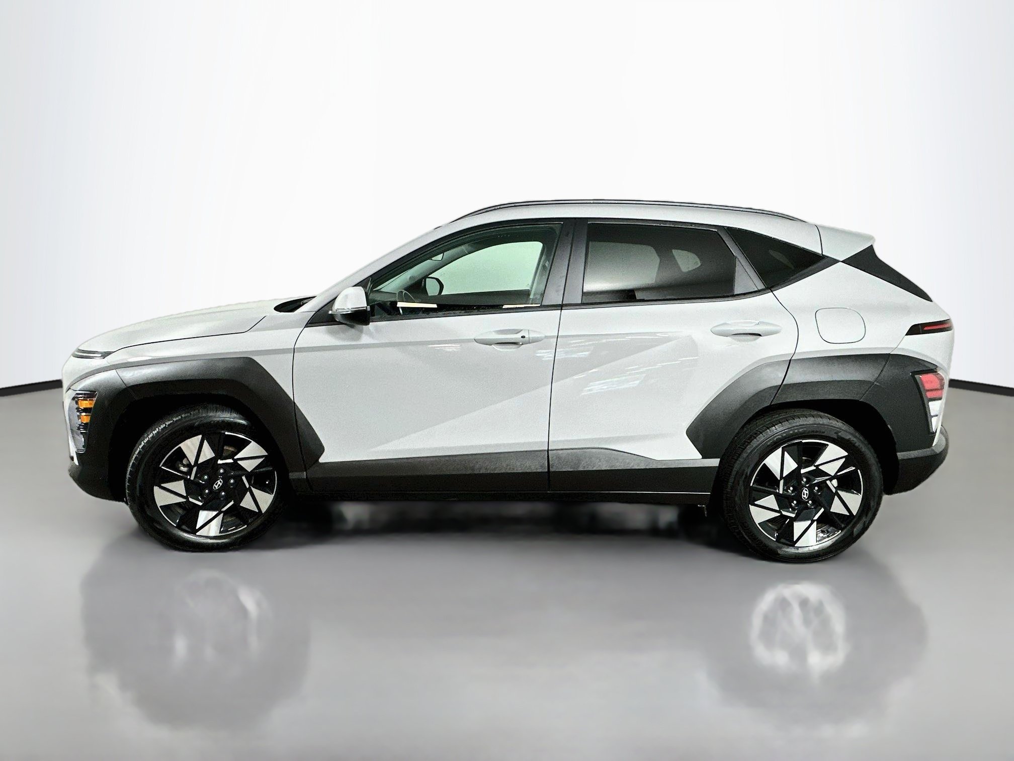 Certified 2024 Hyundai Kona SEL FWD image 4