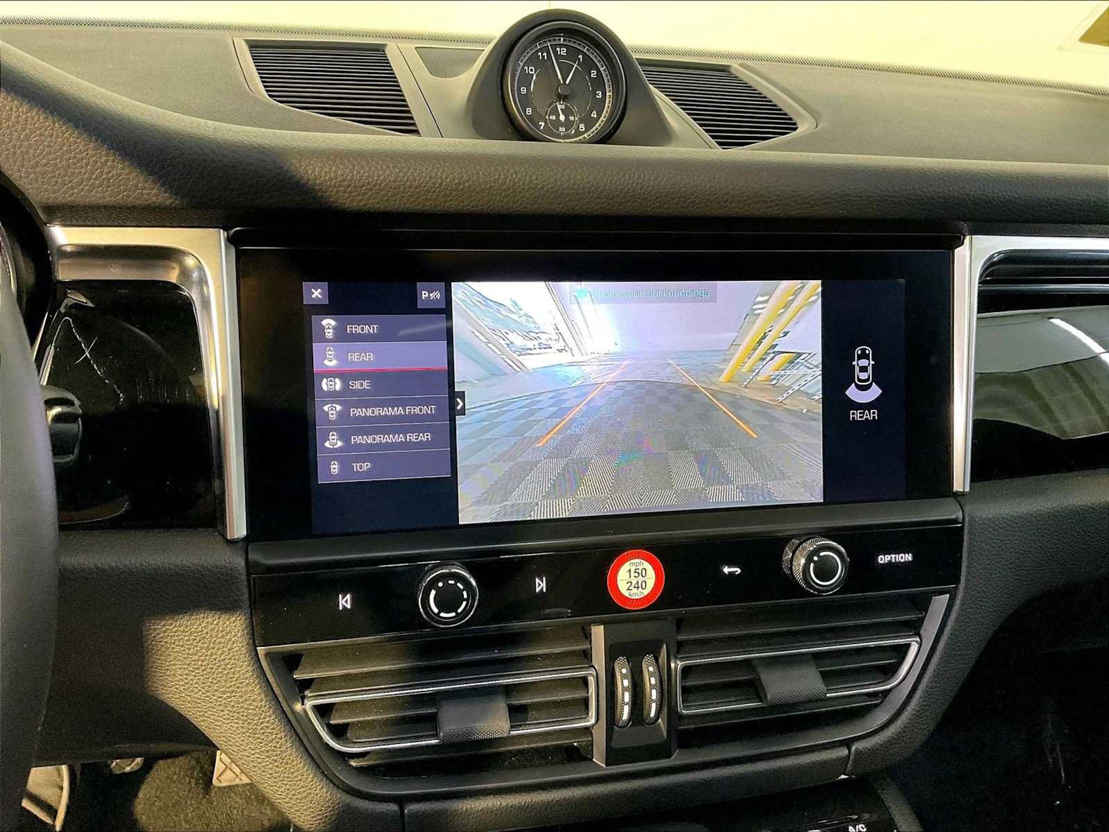 Certified 2023 Porsche Macan AWD/4WD image 31