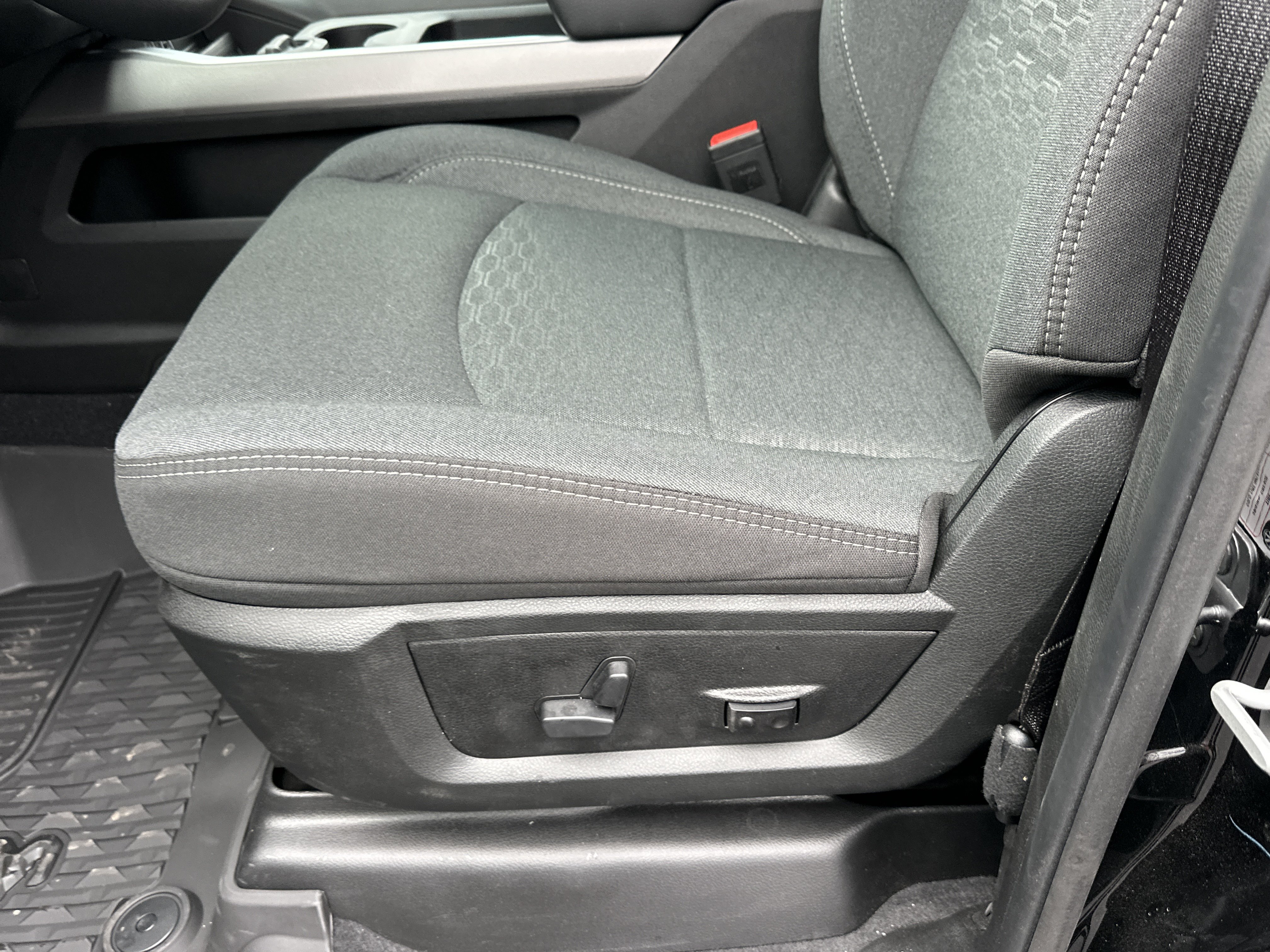 New 2026 RAM 2500 Big Horn AWD/4WD image 30