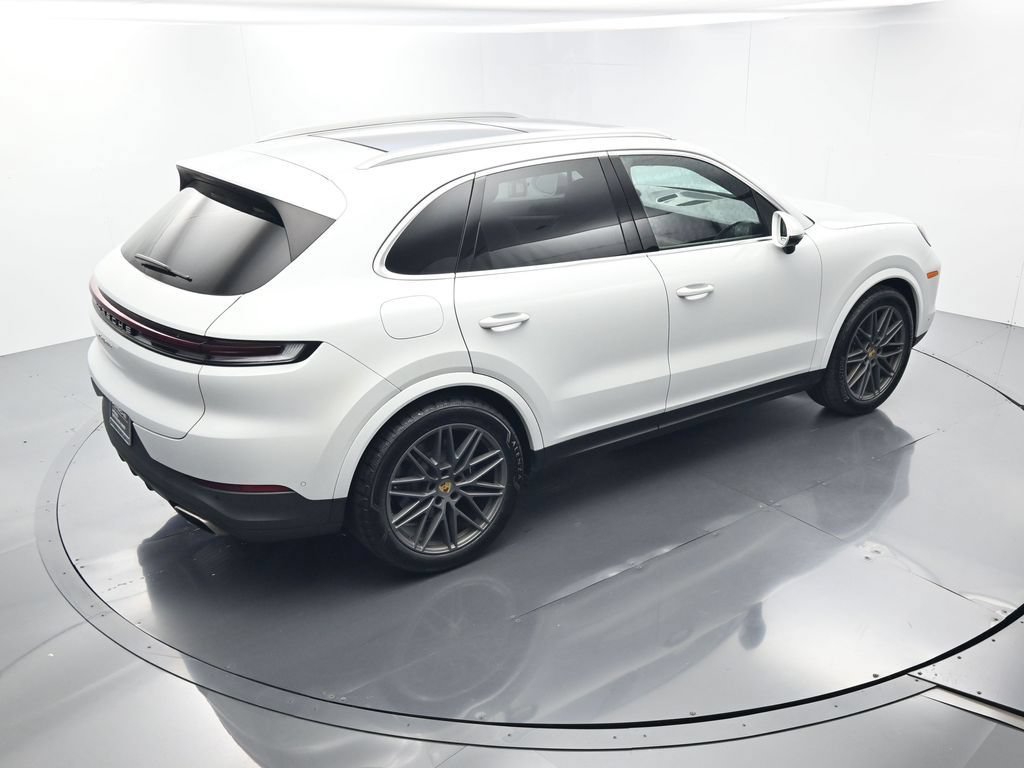 Certified 2024 Porsche Cayenne AWD/4WD image 36