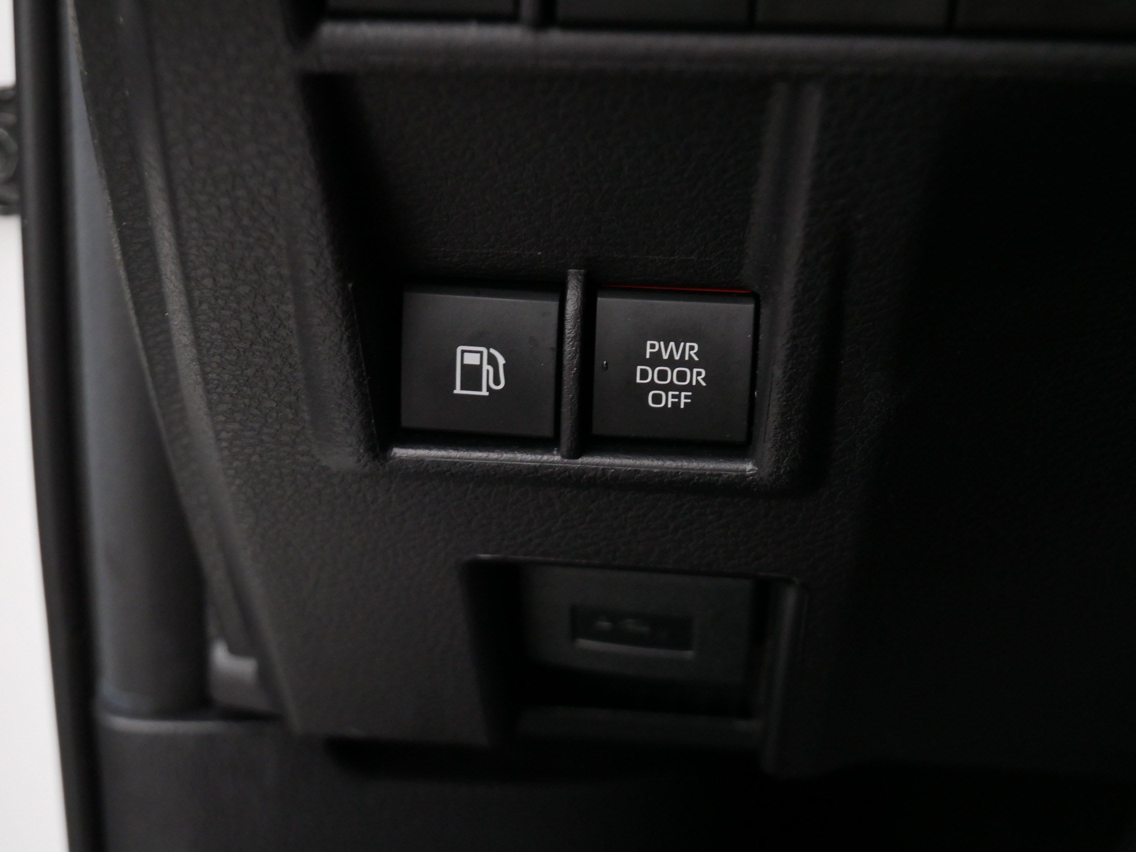 Certified 2026 Toyota Sienna LE FWD image 27