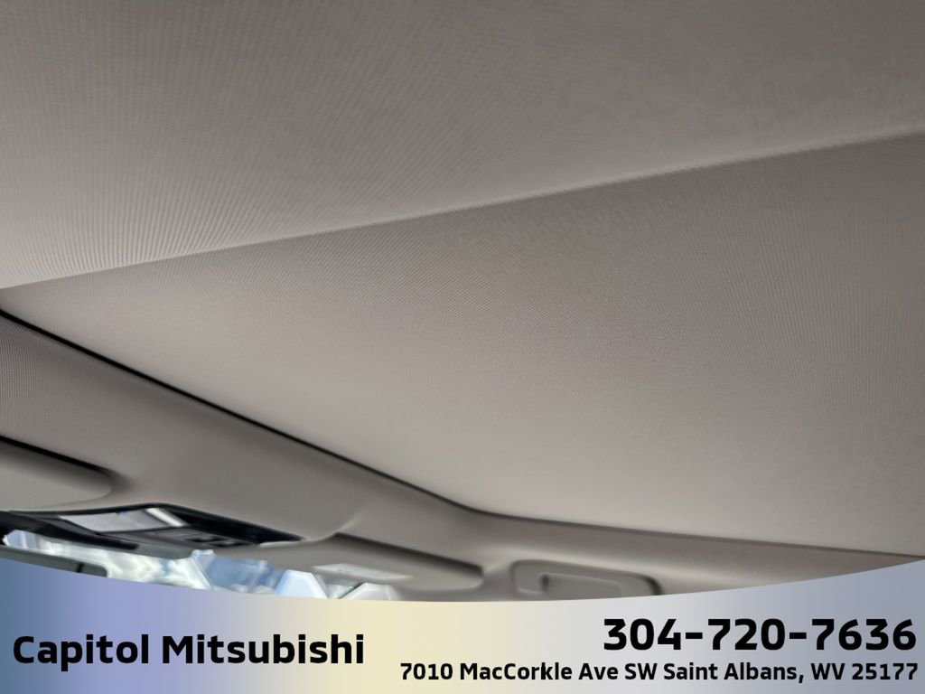 New 2025 Mitsubishi Outlander SEL image 16