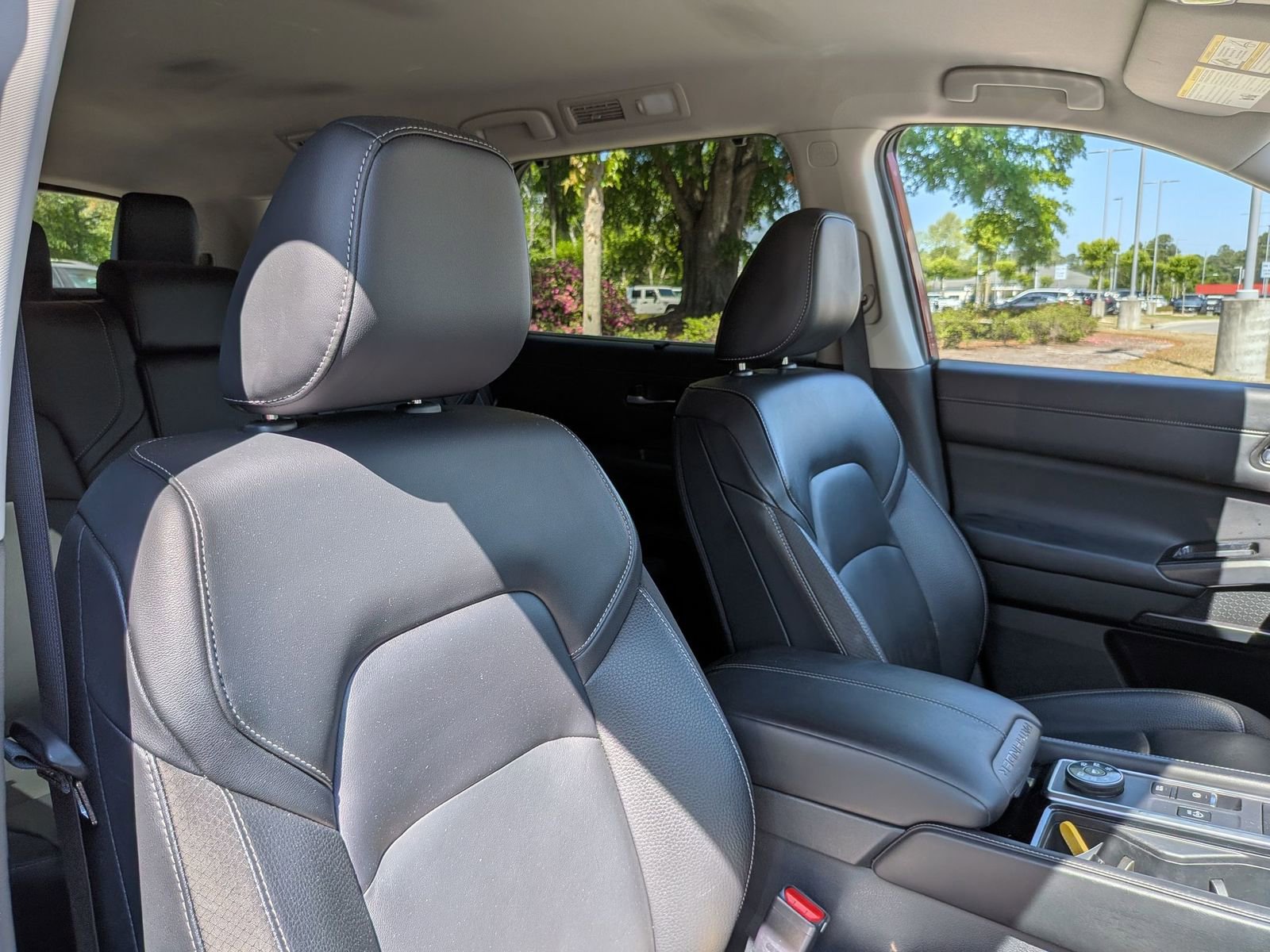 Used 2023 Nissan Pathfinder SL AWD/4WD image 39