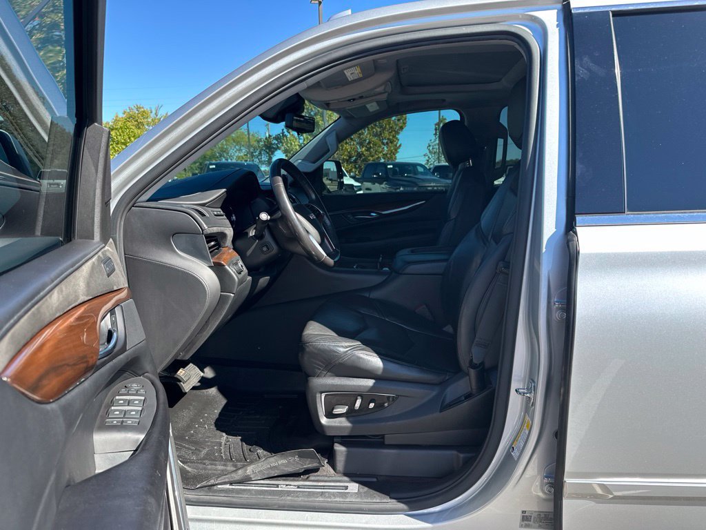 Used 2020 Cadillac Escalade Luxury RWD image 11