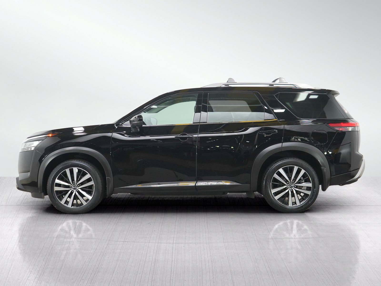 Used 2023 Nissan Pathfinder Platinum AWD/4WD image 2