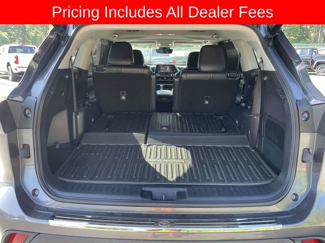 Used 2022 Toyota Highlander XLE AWD/4WD image 13