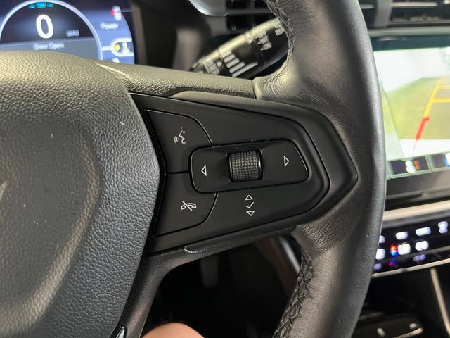 Used 2023 Chevrolet Bolt LT w/ Infotainment Package FWD image 27