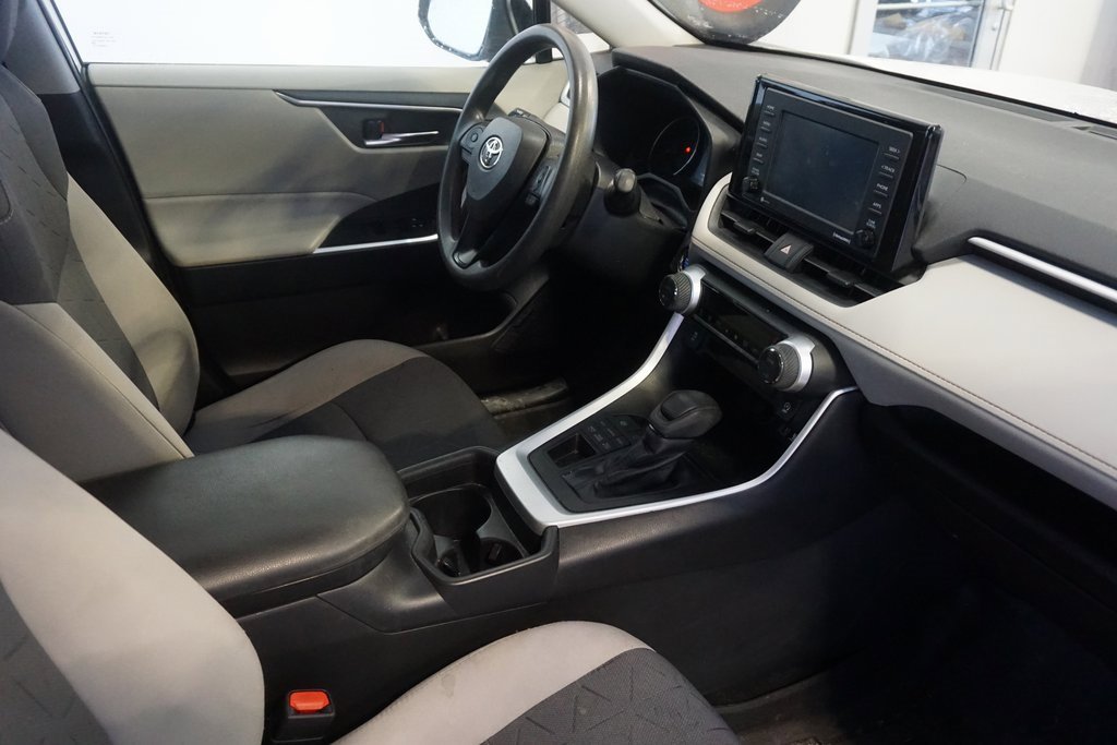 Used 2020 Toyota RAV4 XLE image 22