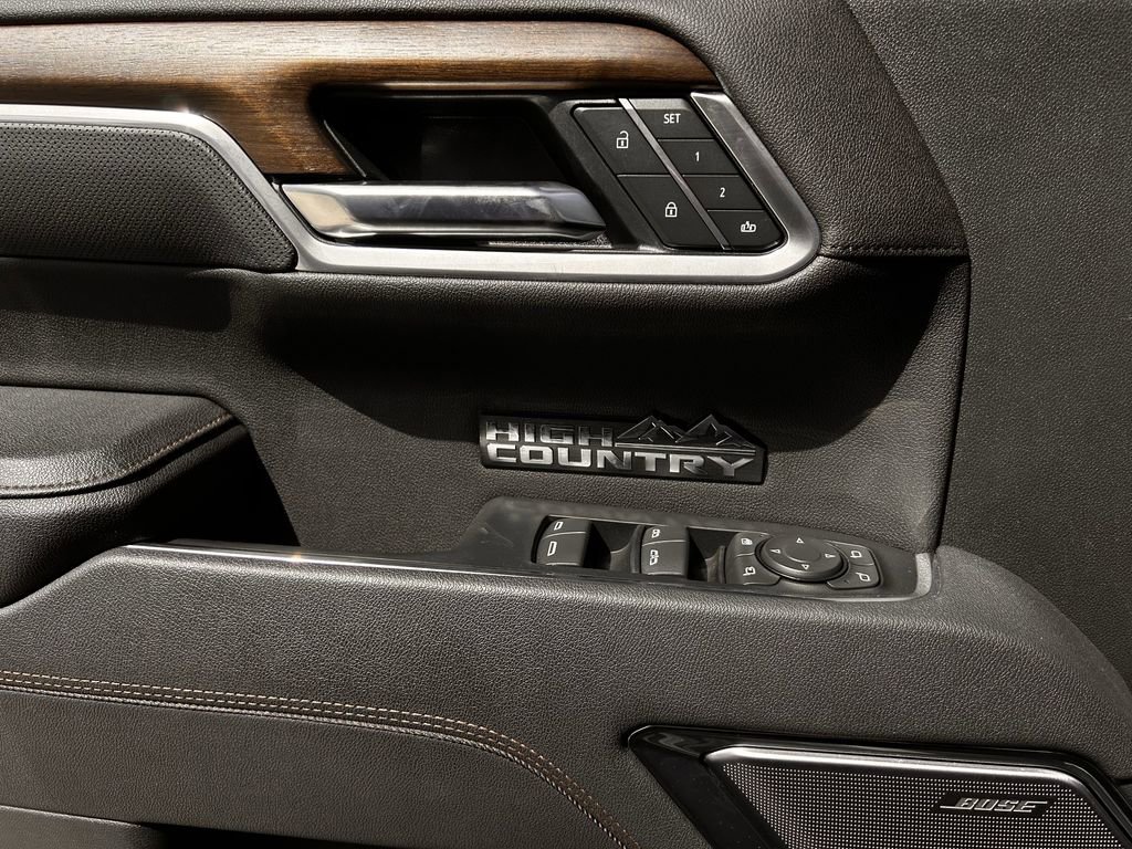 Used 2025 Chevrolet Silverado 1500 High Country w/ High Country Premium Package AWD/4WD image 27