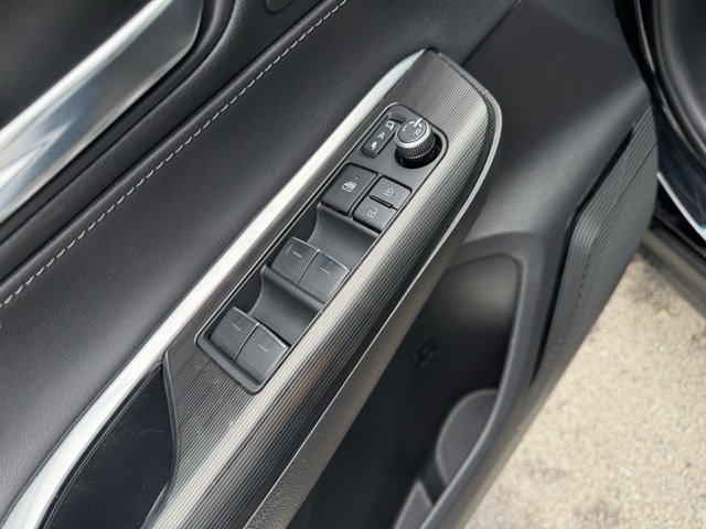 Used 2023 Toyota Venza XLE image 19