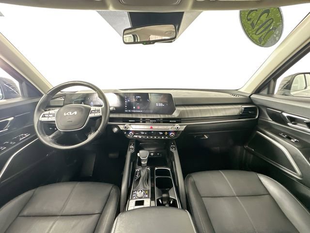 Used 2023 Kia Telluride EX w/ EX Captain's Chair Package AWD/4WD image 3