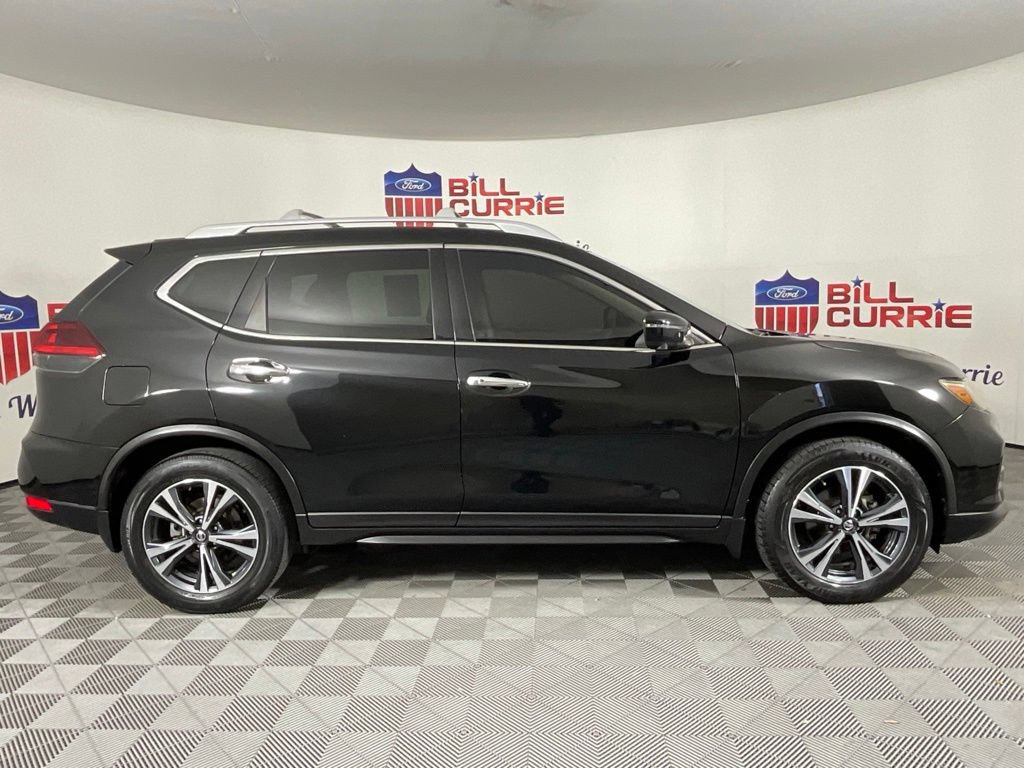 Used 2019 Nissan Rogue SV w/ Premium Package FWD image 2