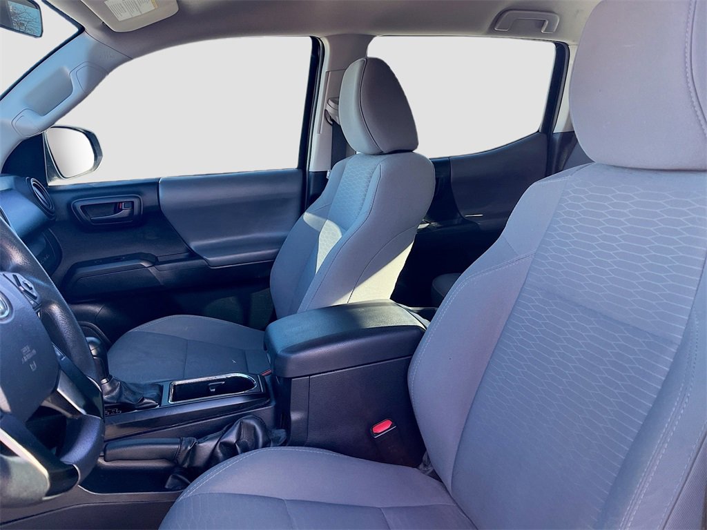 Used 2018 Toyota Tacoma SR image 19