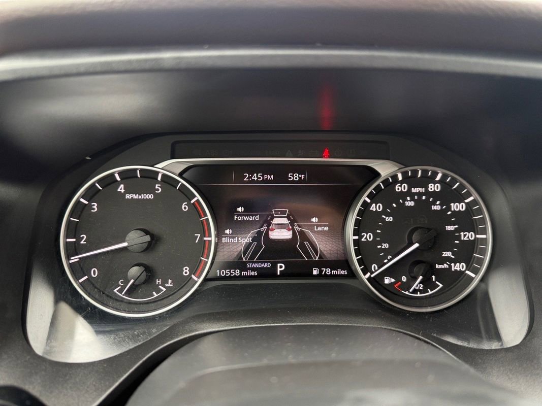 Used 2025 Nissan Rogue SV image 18