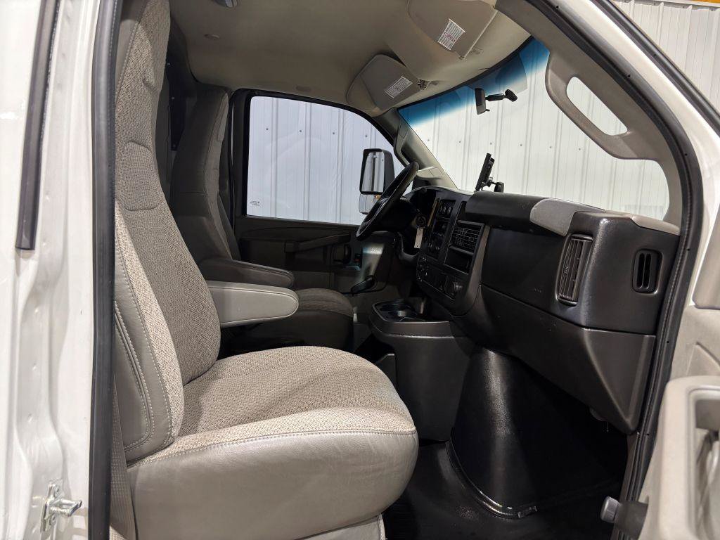 Used 2016 Chevrolet Express 3500 RWD image 12