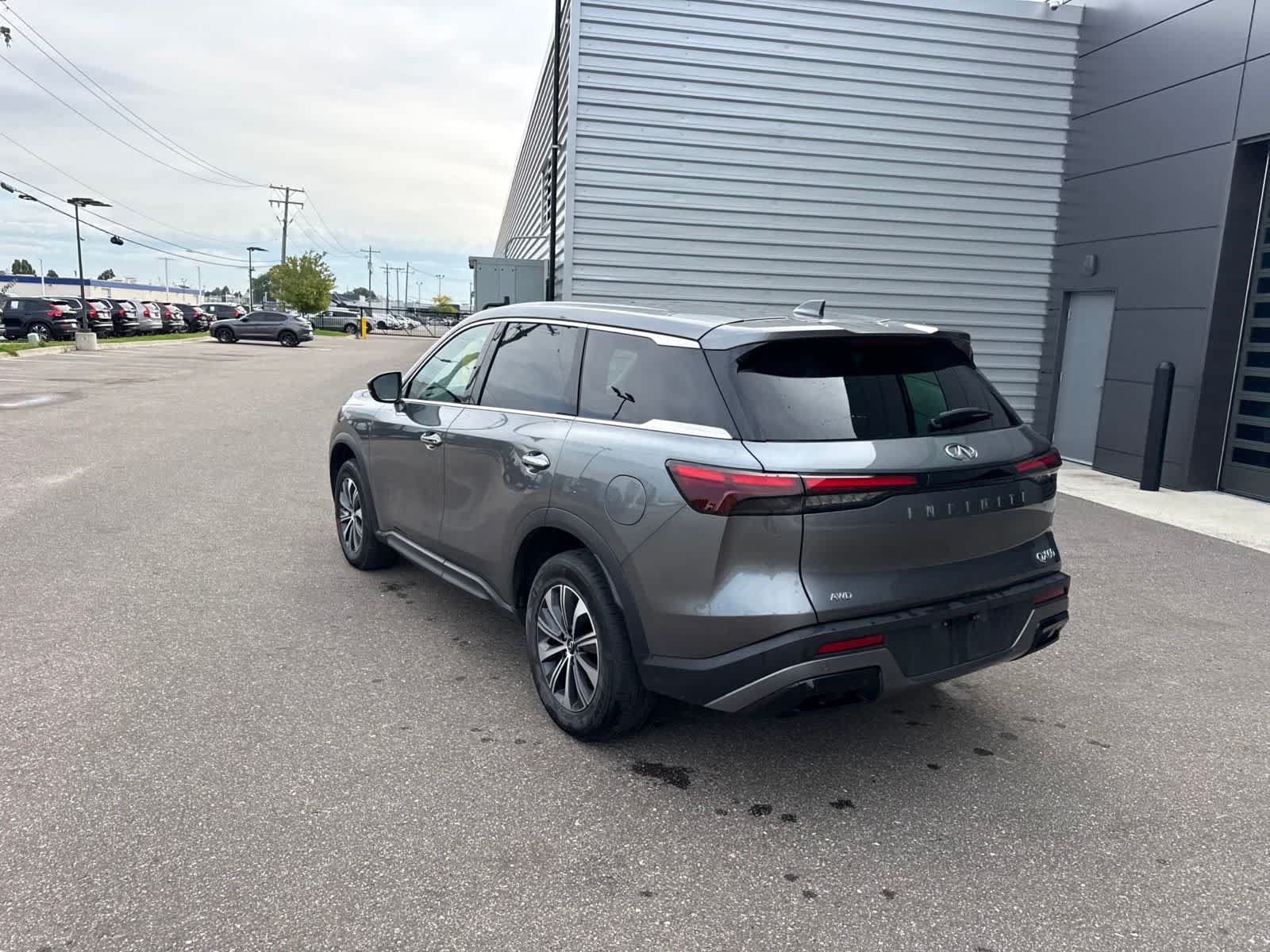 Used 2024 INFINITI QX60 Pure AWD/4WD image 3