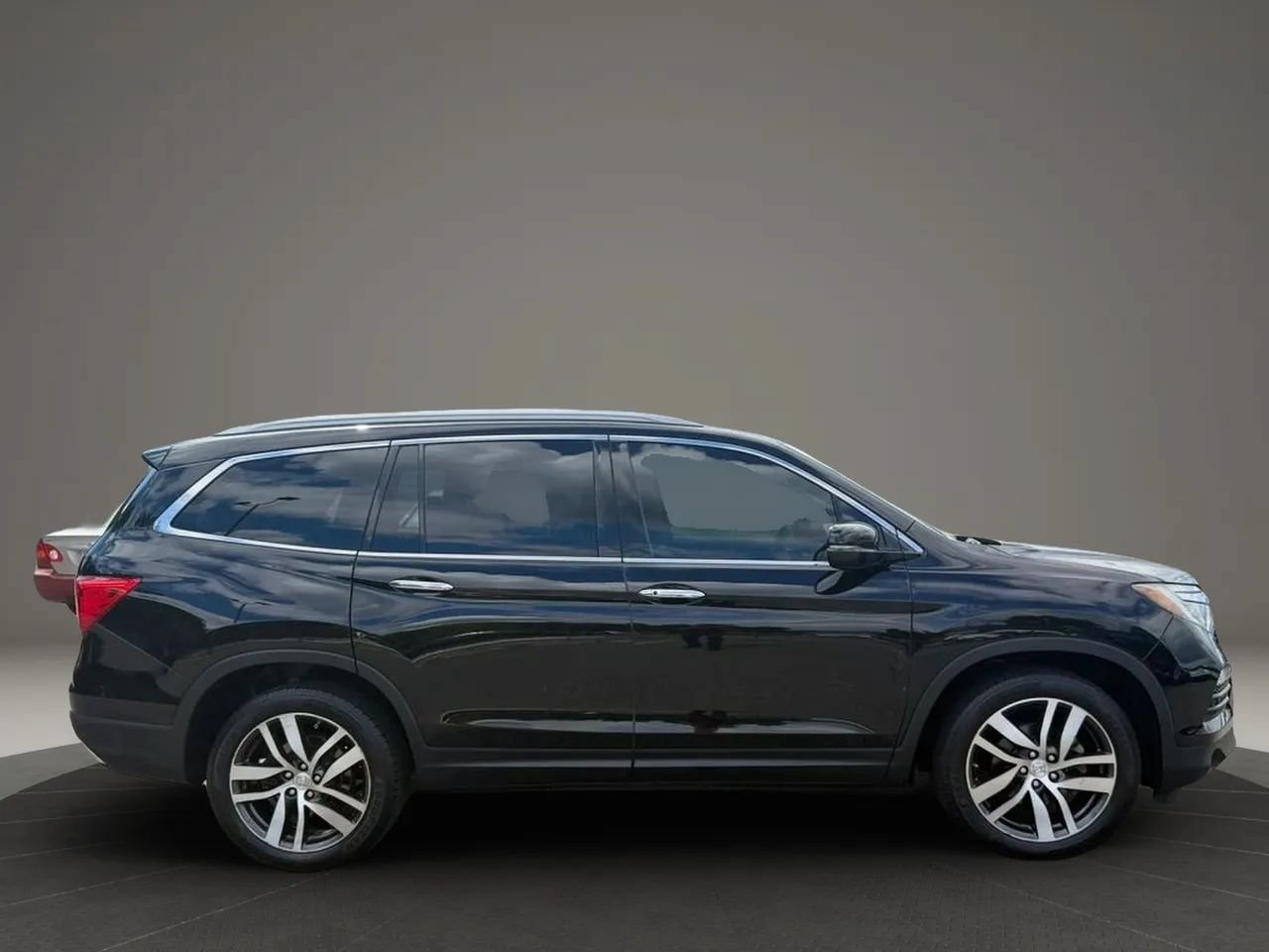 Used 2018 Honda Pilot Elite image 2