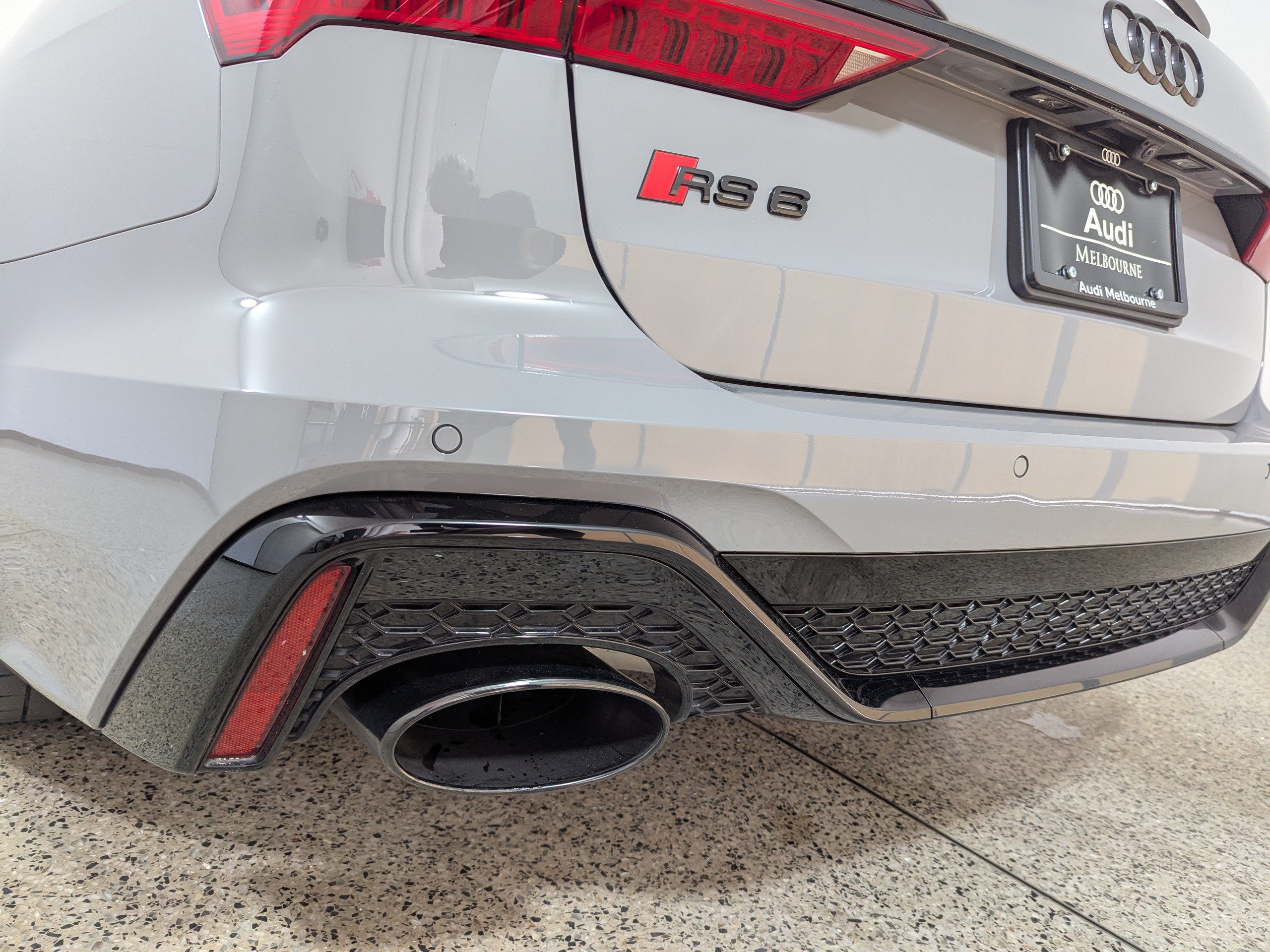Certified 2025 Audi RS 6 performance w/ Black Optic Package AWD/4WD image 8