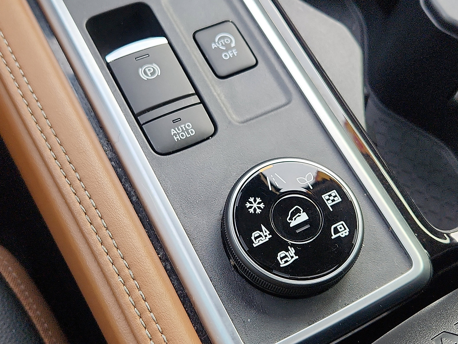 Used 2023 Nissan Pathfinder Platinum w/ Cargo Package image 27