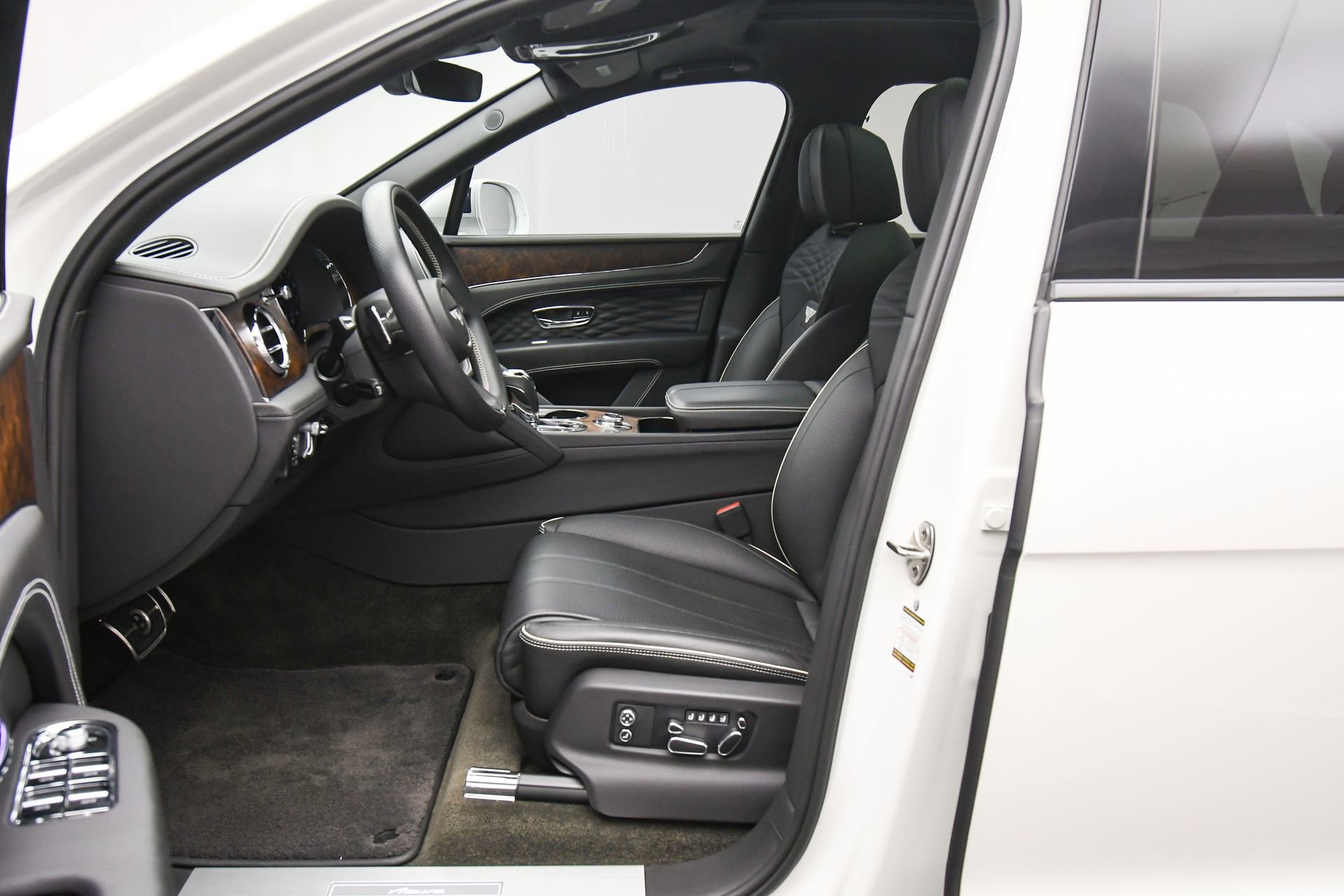 Used 2023 Bentley Bentayga Extended Wheelbase image 20