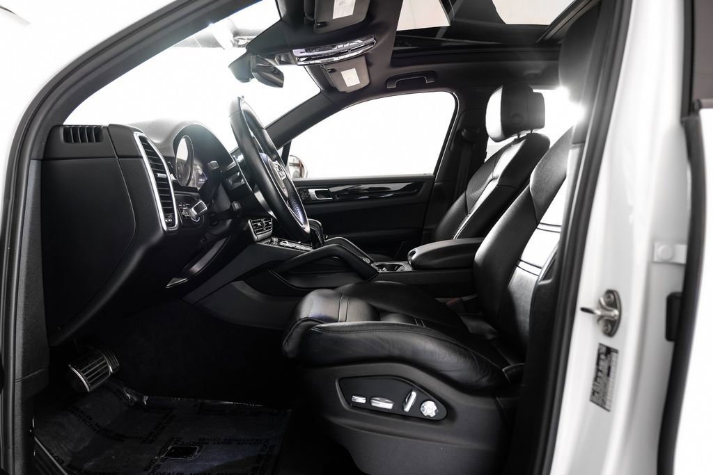 Used 2019 Porsche Cayenne S image 3
