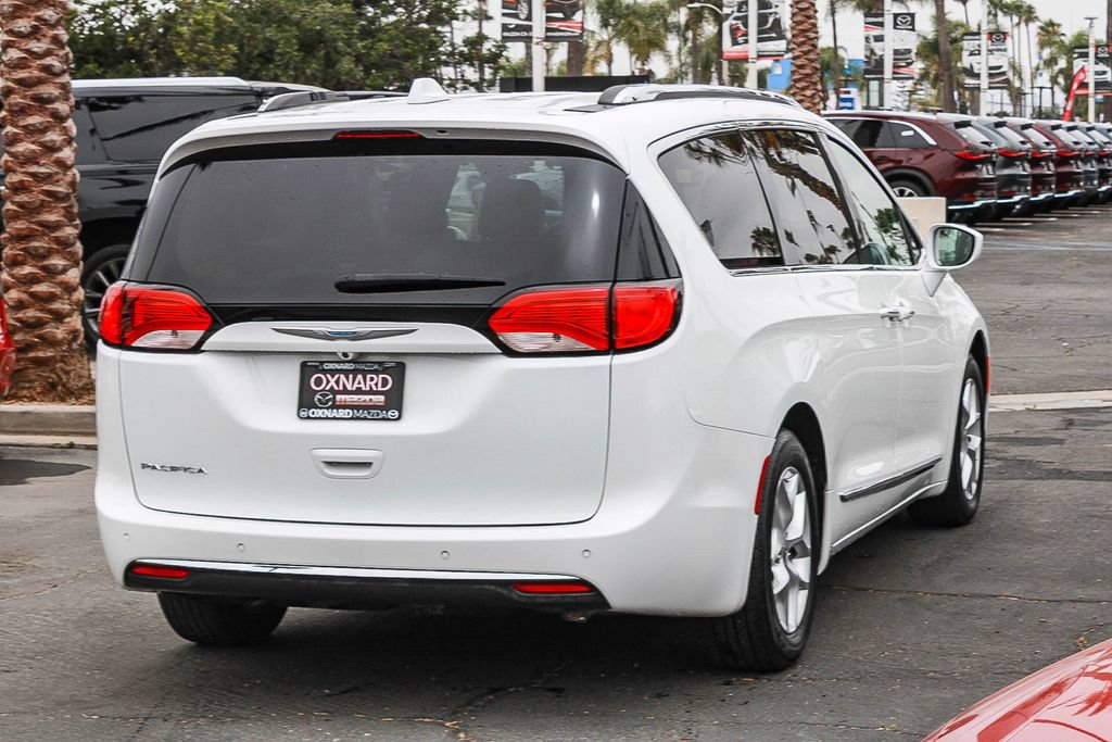 Used 2018 Chrysler Pacifica Touring-L w/ Tire & Wheel Group FWD image 4